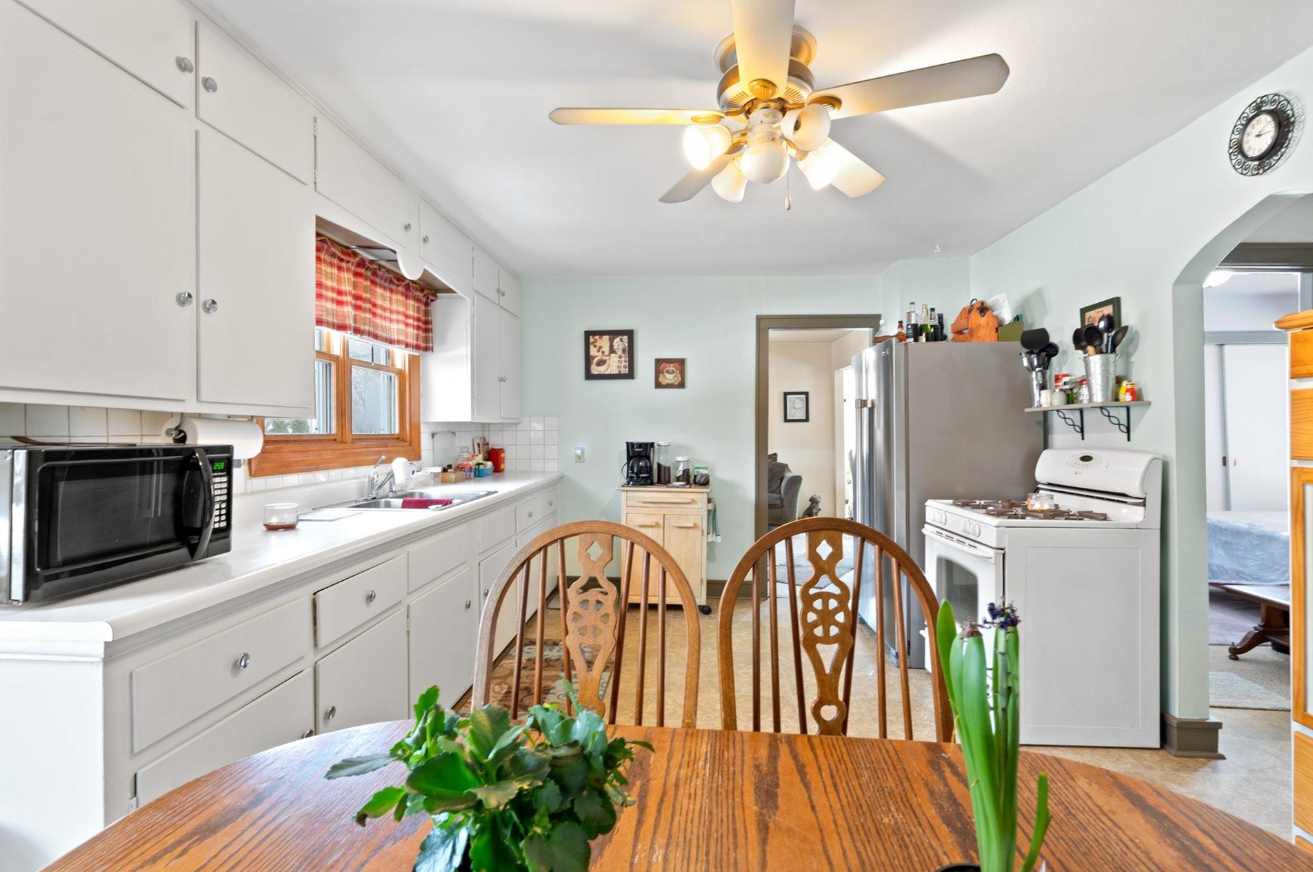 11230 Cleveland Ave, Milwaukee WI 53227-3037 exterior