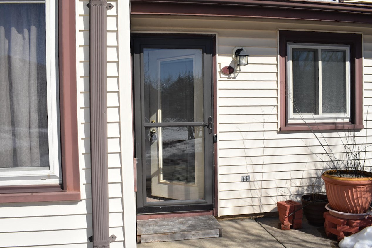 7220 Mariner Dr, Racine WI  53406-3865 exterior