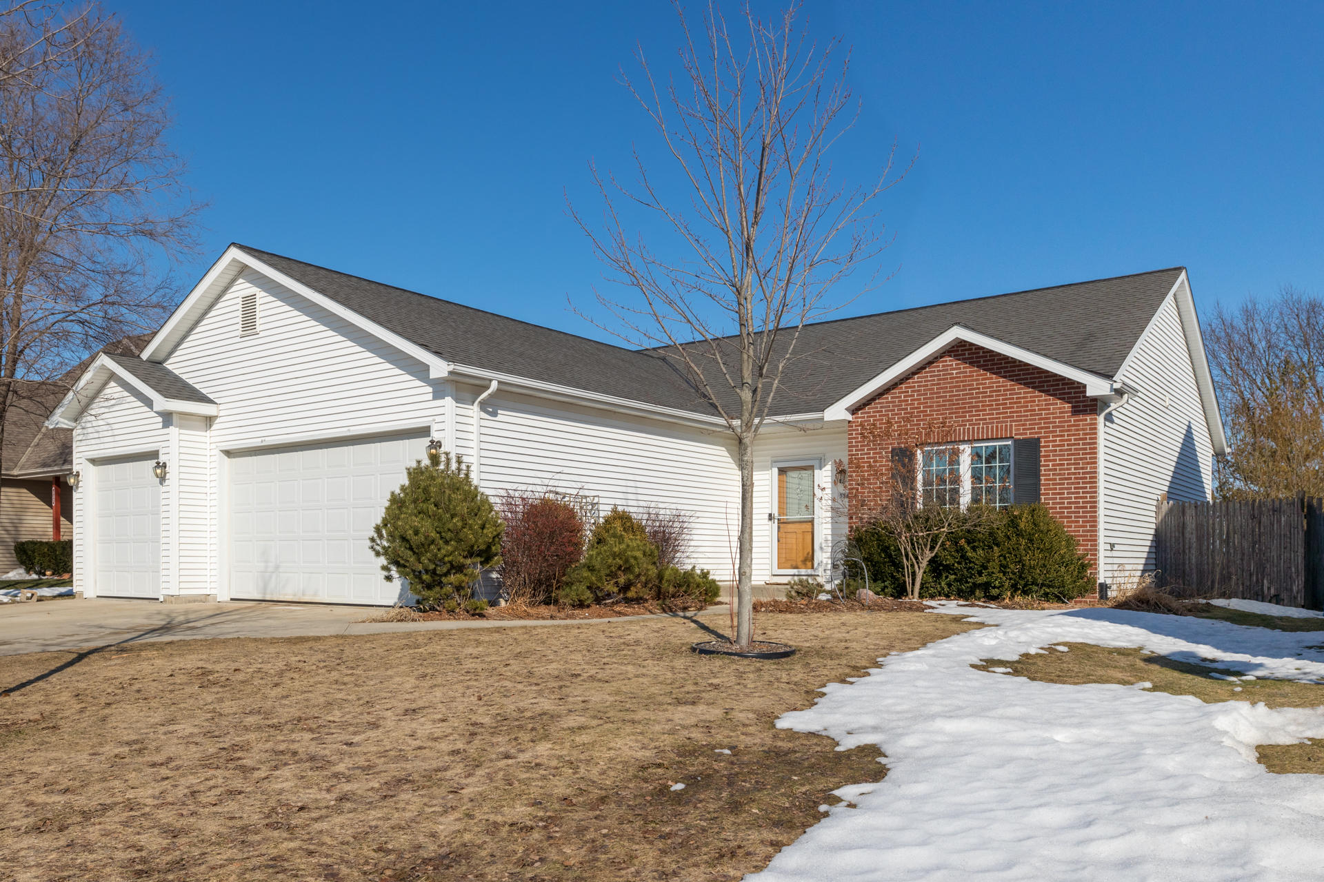 536 Sand Dr West Bend Wi 53095 Mls 1729518 Coldwell Banker