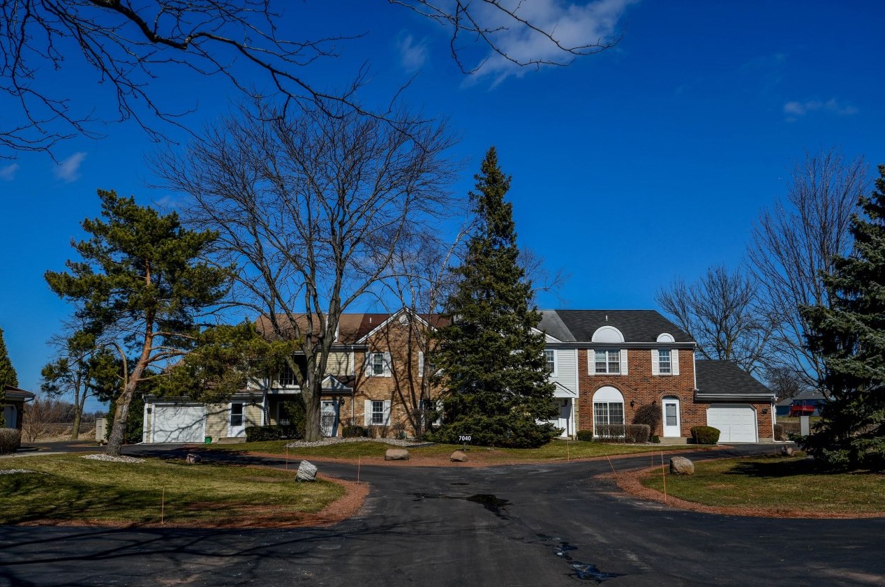 7040 Mariner Dr, Racine WI  53406-3863 exterior