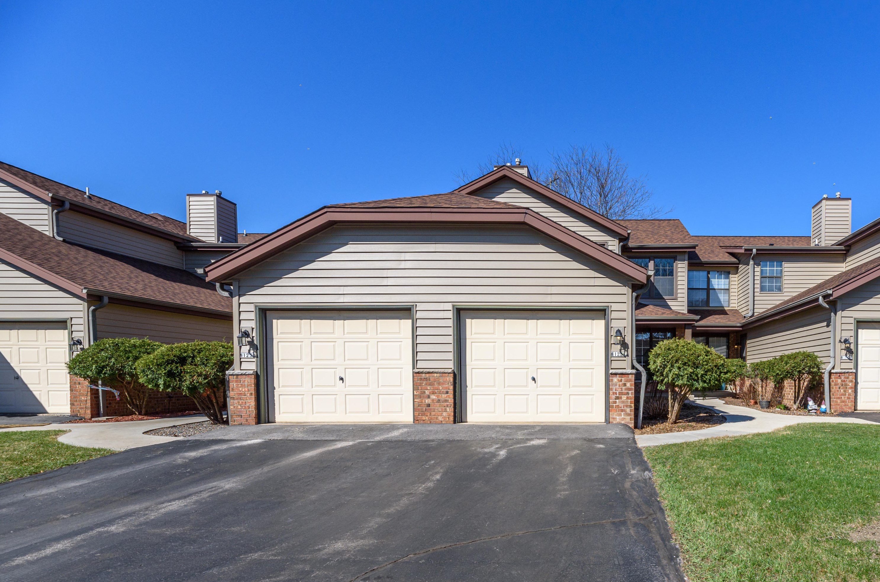 8123 Legend Dr, Hales Corners WI  53132-9625 exterior