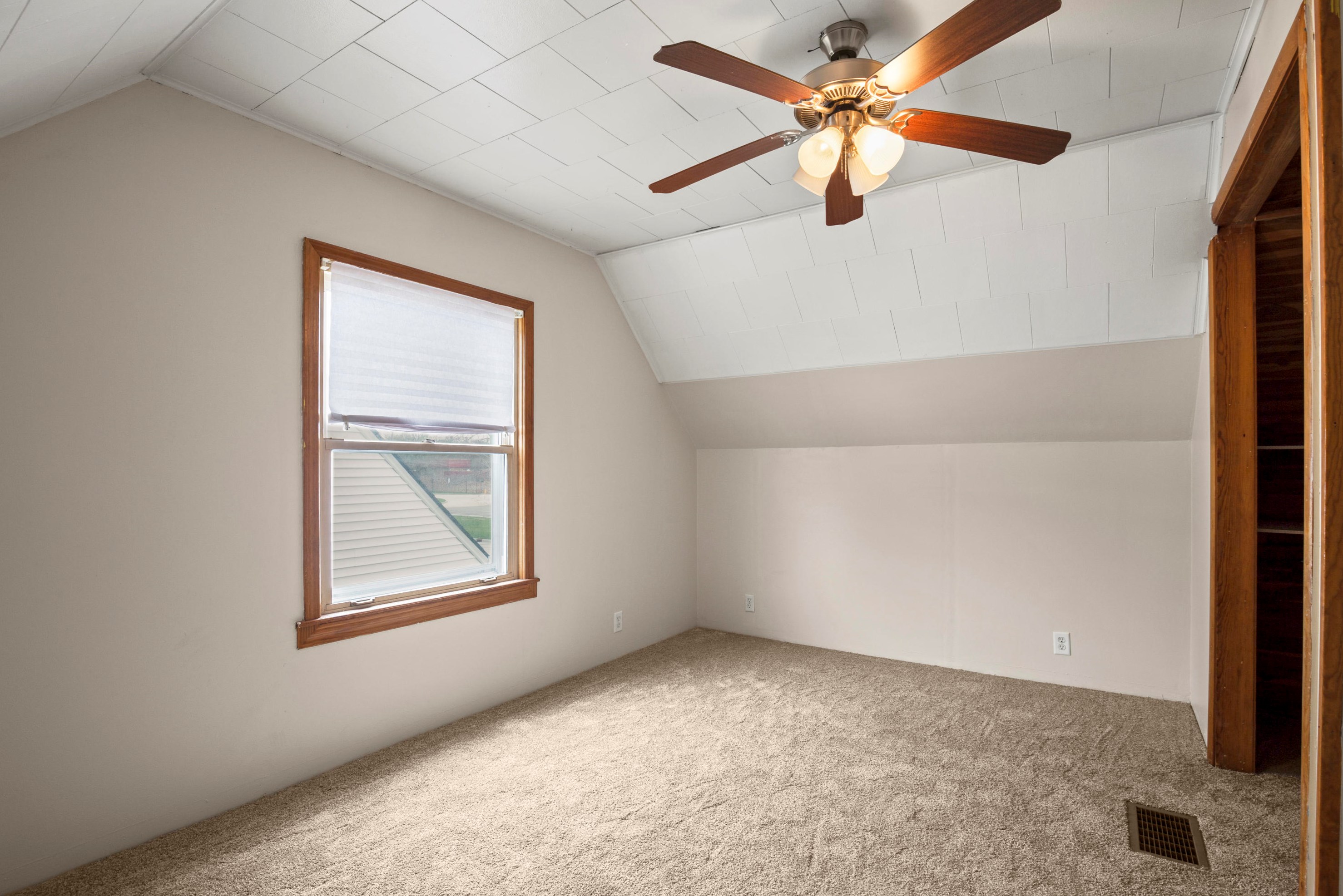 2113 Blaine Ave, Racine WI 53405-4121 exterior