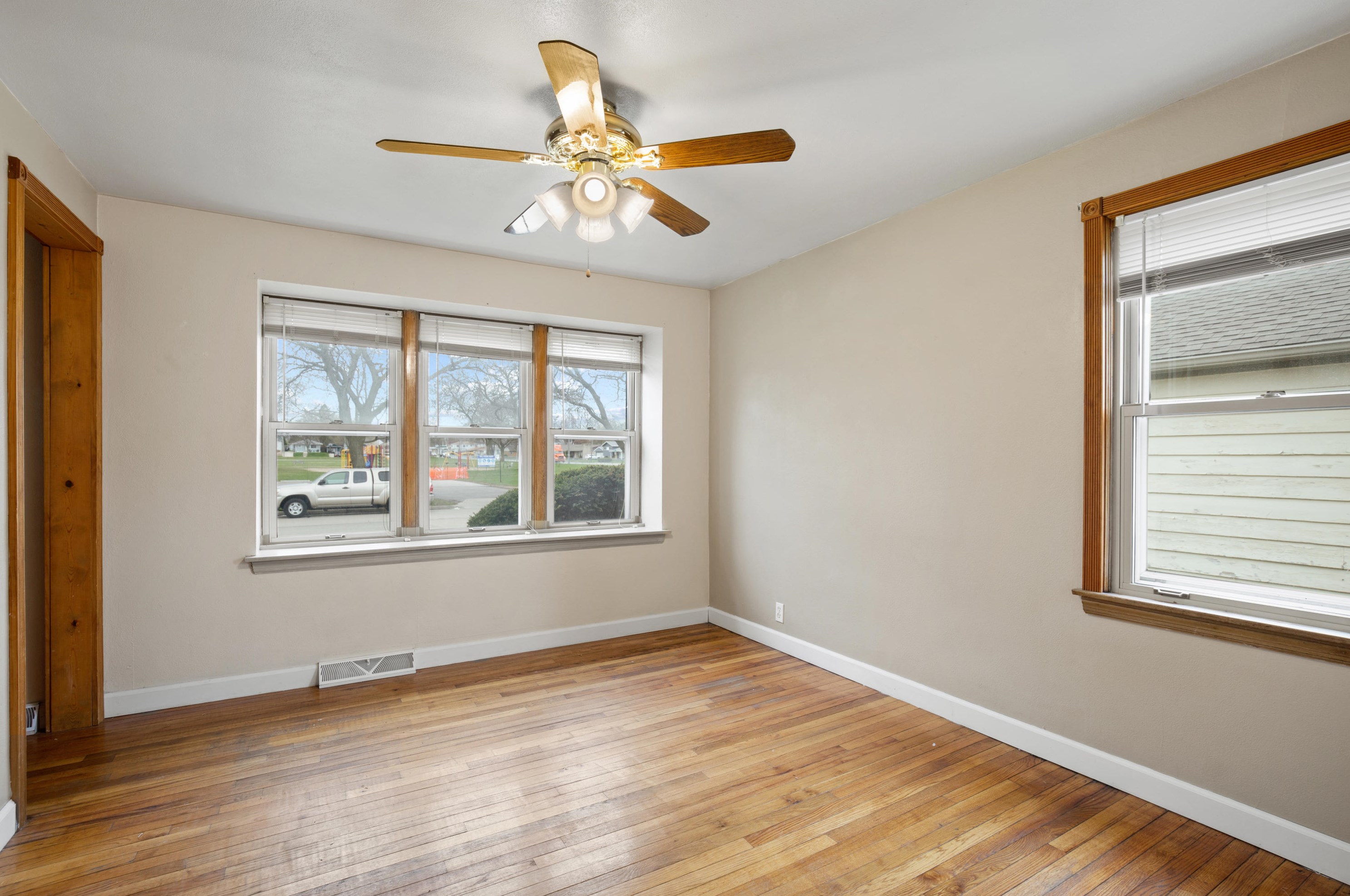 2113 Blaine Ave, Racine WI 53405-4121 exterior