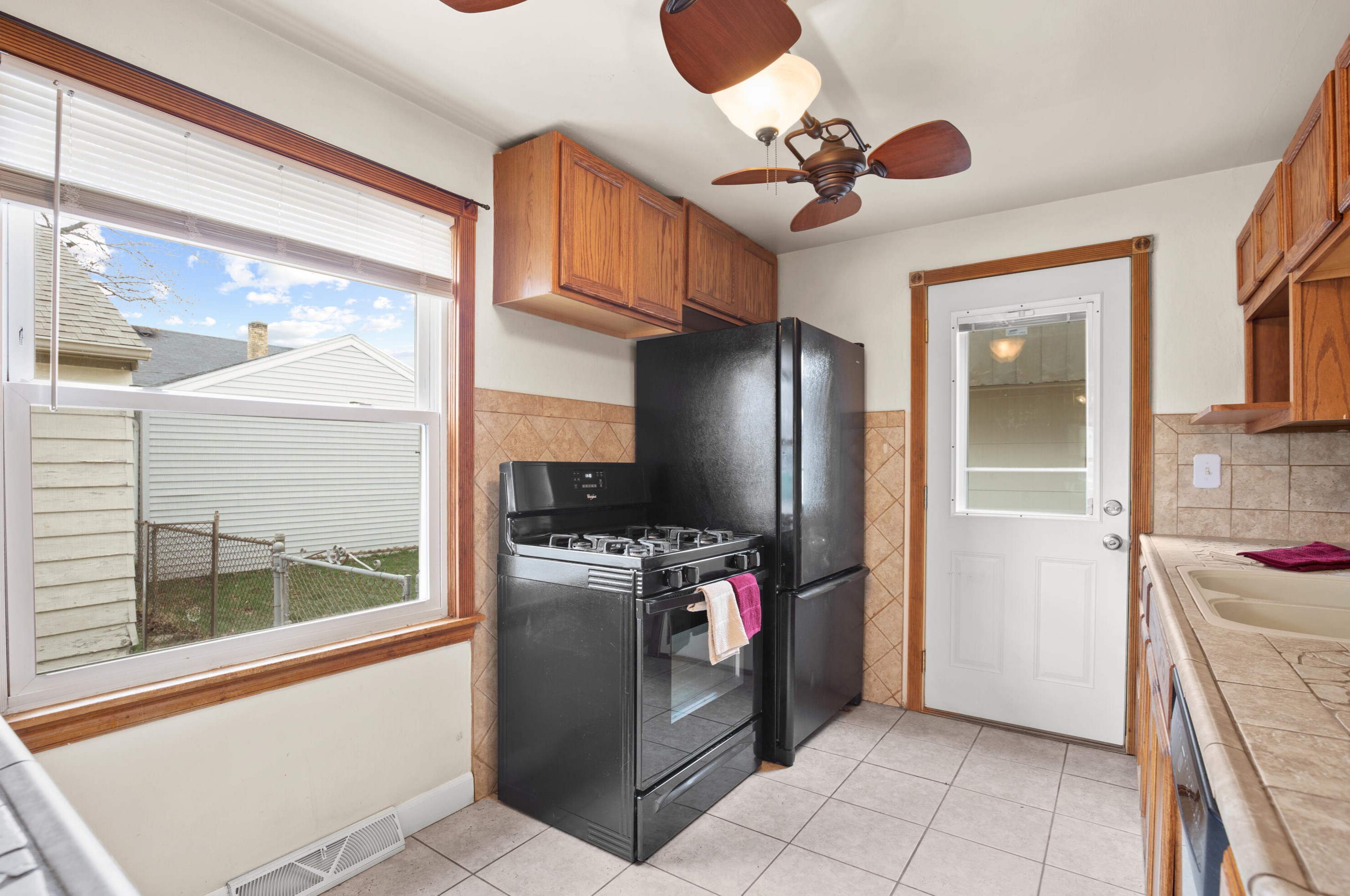 2113 Blaine Ave, Racine WI 53405-4121 exterior