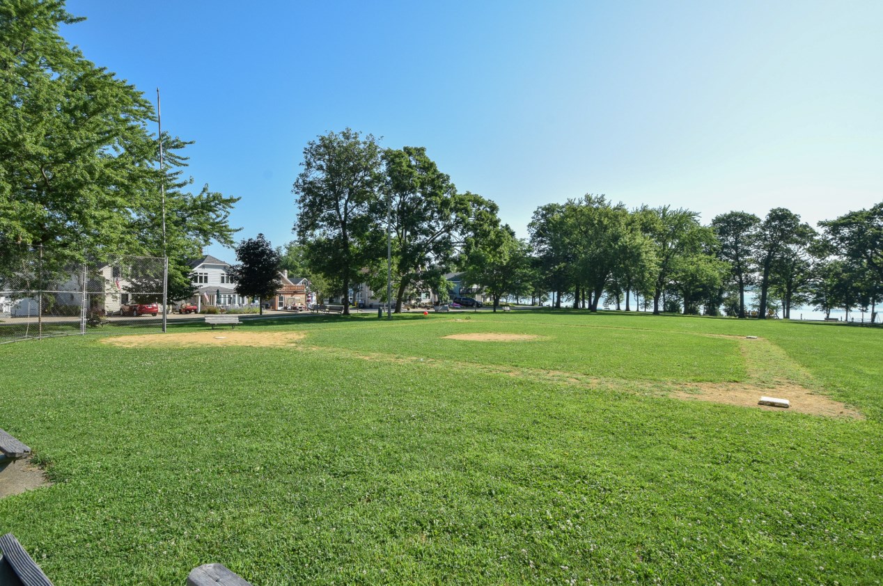 1717 Lincoln Ave, Delavan WI  53115-4010 exterior