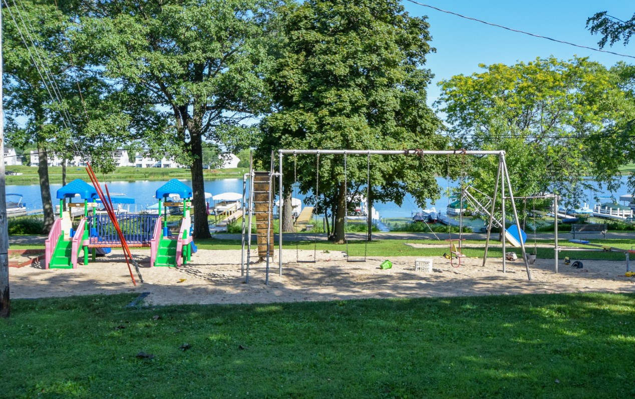1717 Lincoln Ave, Delavan WI  53115-4010 exterior