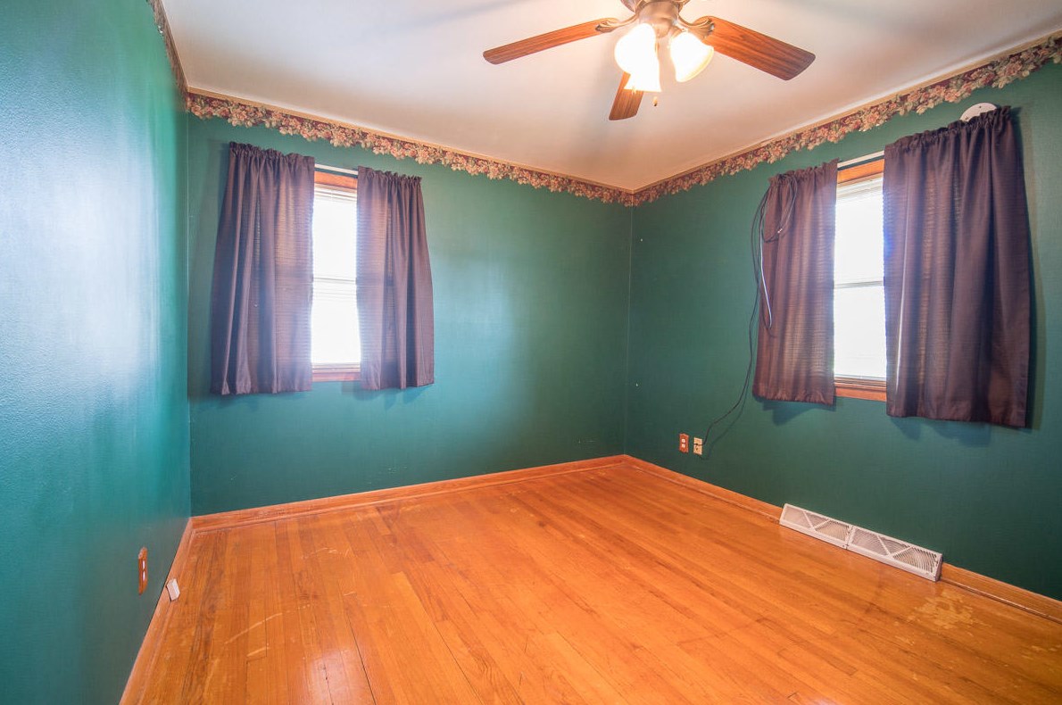 709 Blake Ave, South Milwaukee WI  53172-3827 exterior