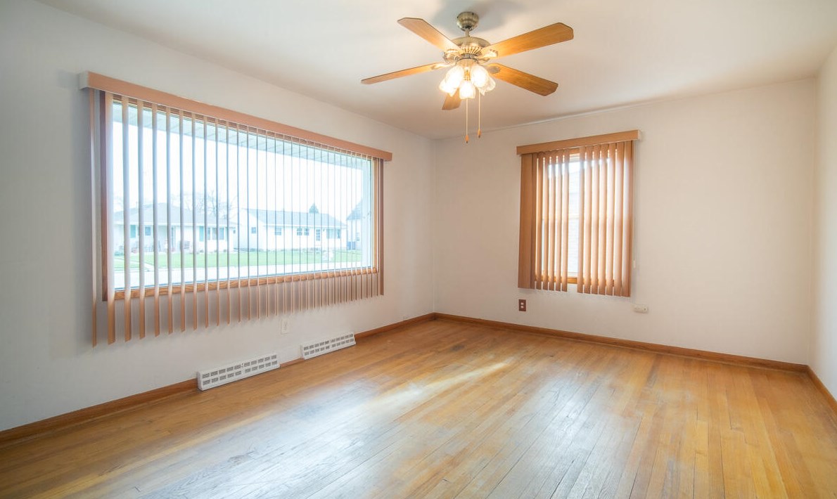 709 Blake Ave, South Milwaukee WI  53172-3827 exterior