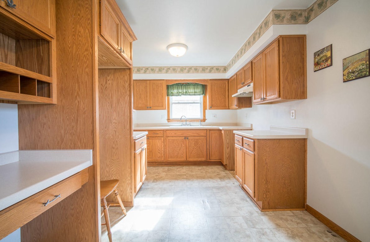 709 Blake Ave, South Milwaukee WI  53172-3827 exterior