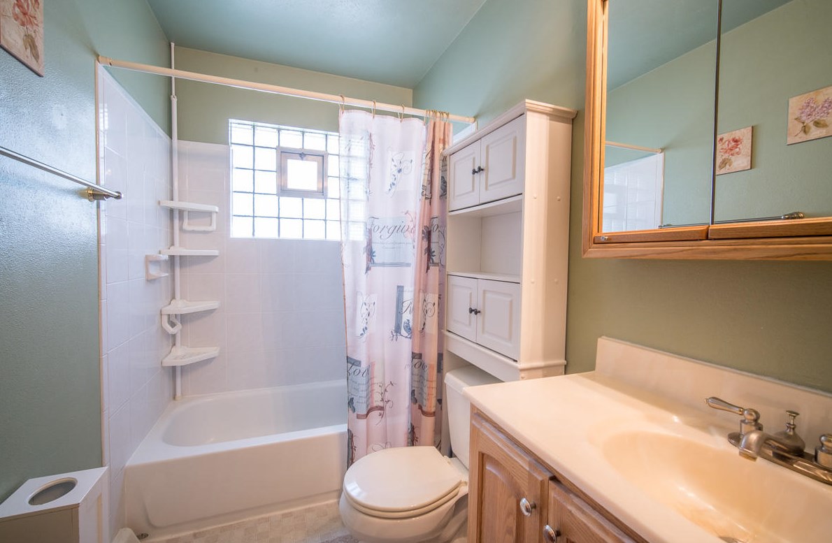 709 Blake Ave, South Milwaukee WI  53172-3827 exterior