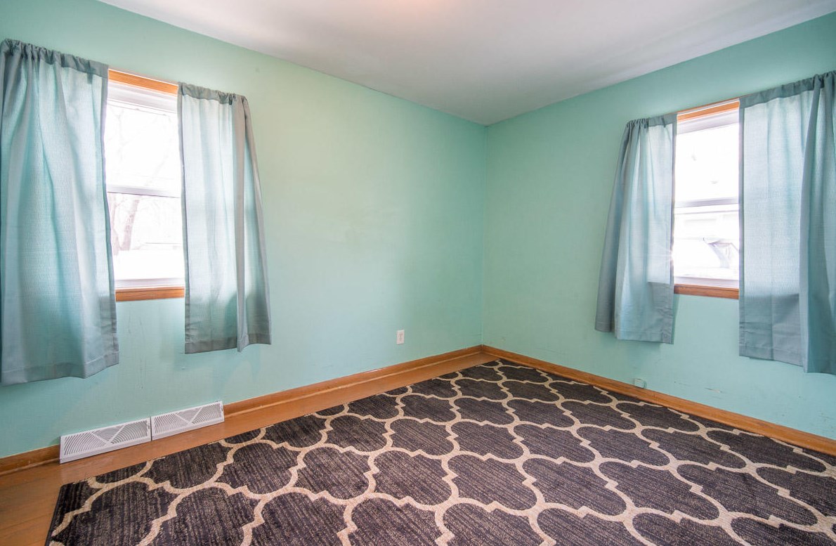 709 Blake Ave, South Milwaukee WI  53172-3827 exterior