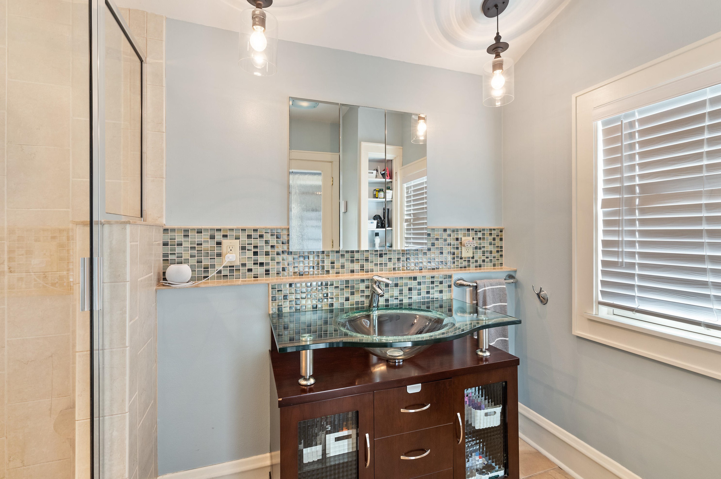 2119 Marion St, Milwaukee WI  53211-2007 exterior