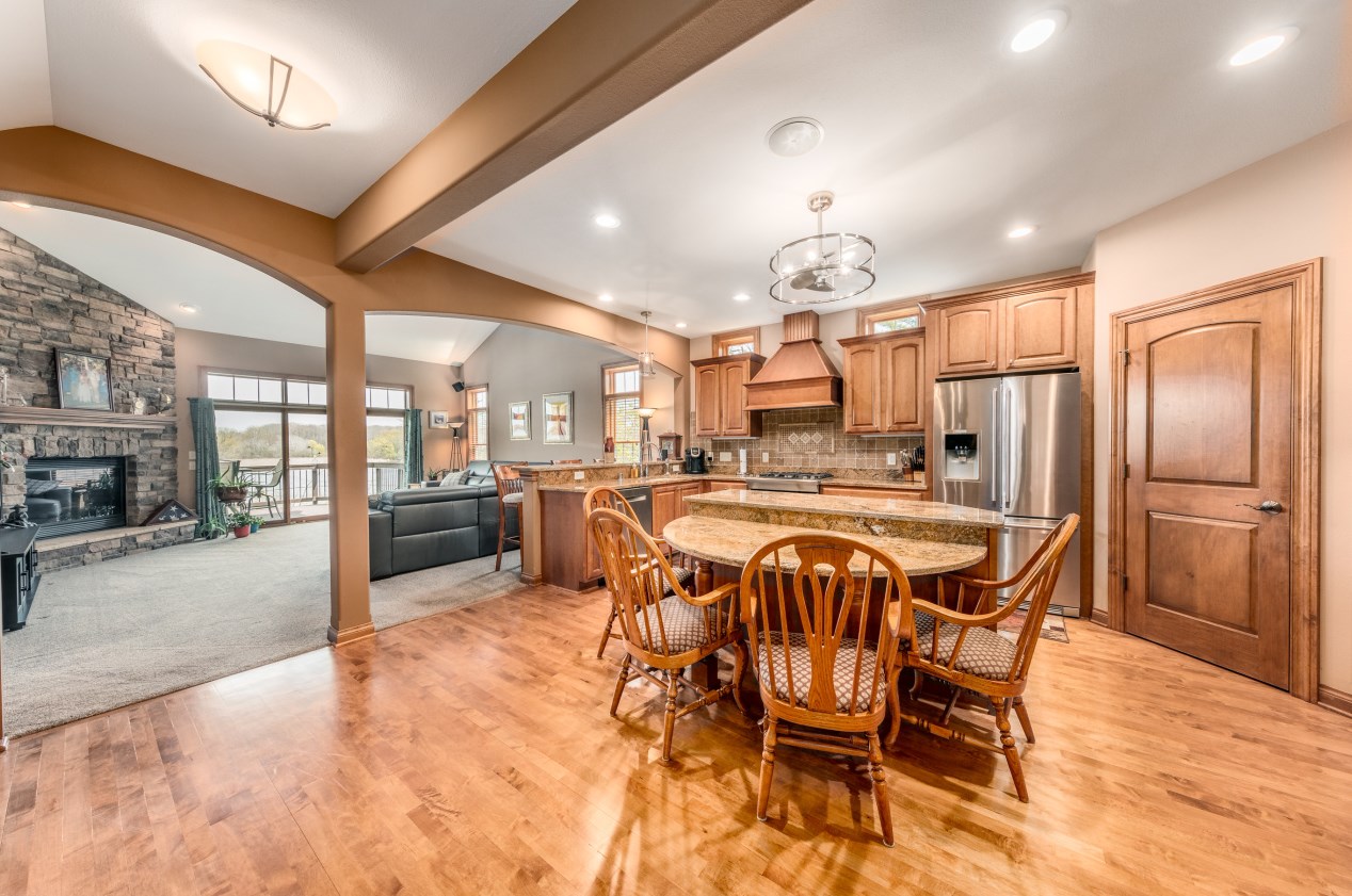 6507 Willow Ct, Waterford, WI 53185