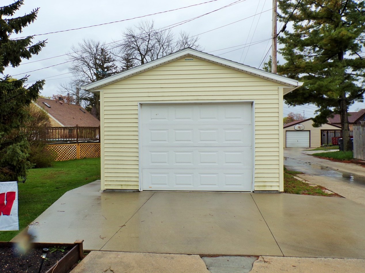 2712 7th St, Sheboygan WI  53081-6802 exterior