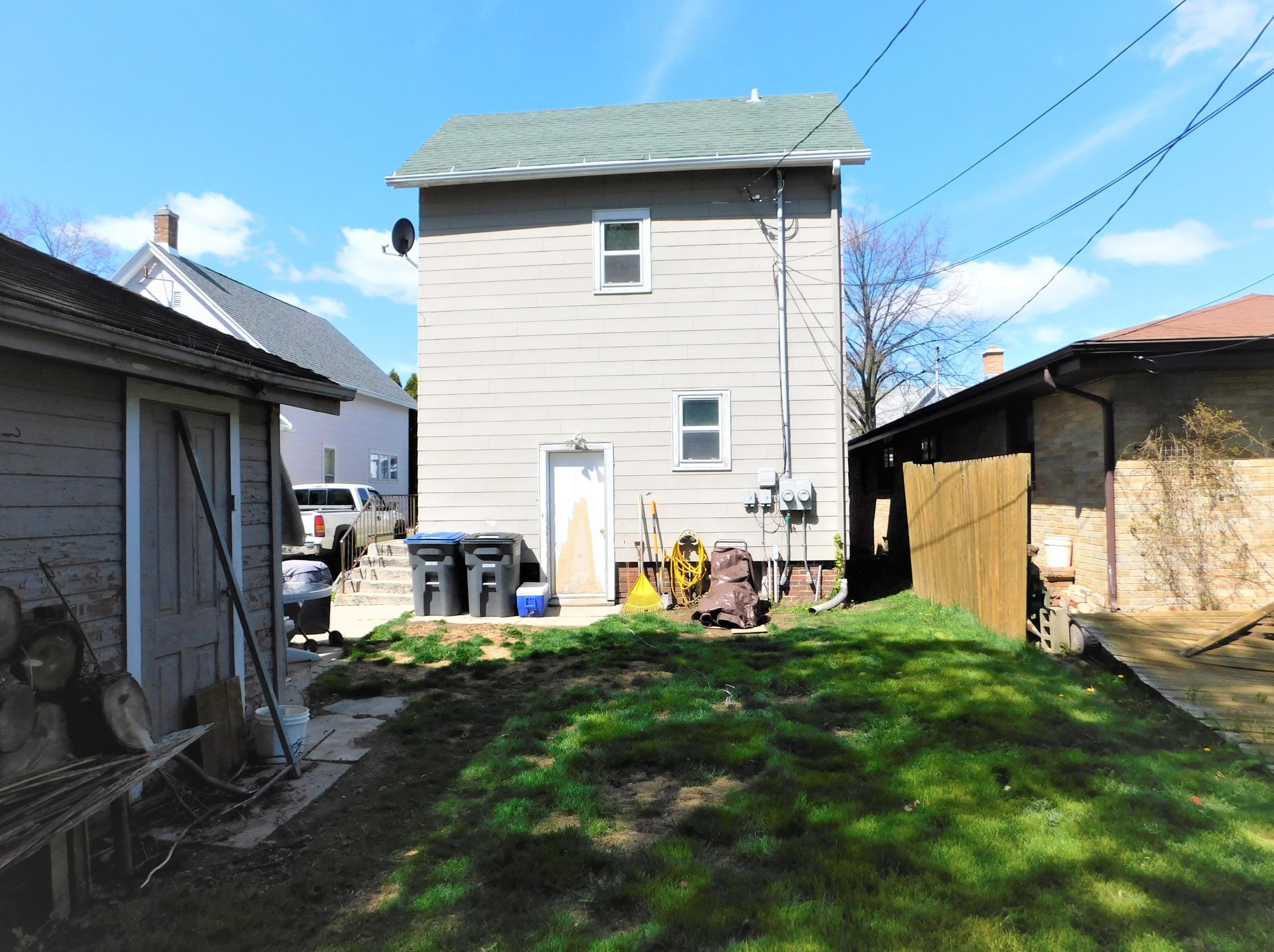2227 Kroos Ct, Sheboygan WI  53083-4736 exterior