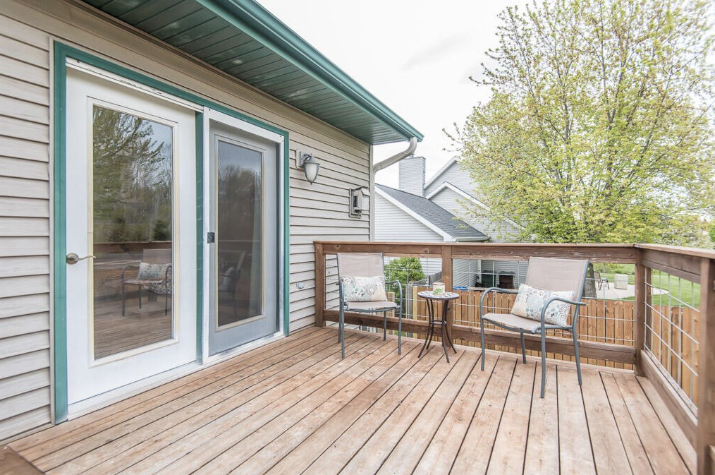 2011 Newberry Ln, Racine WI  53402-5532 exterior