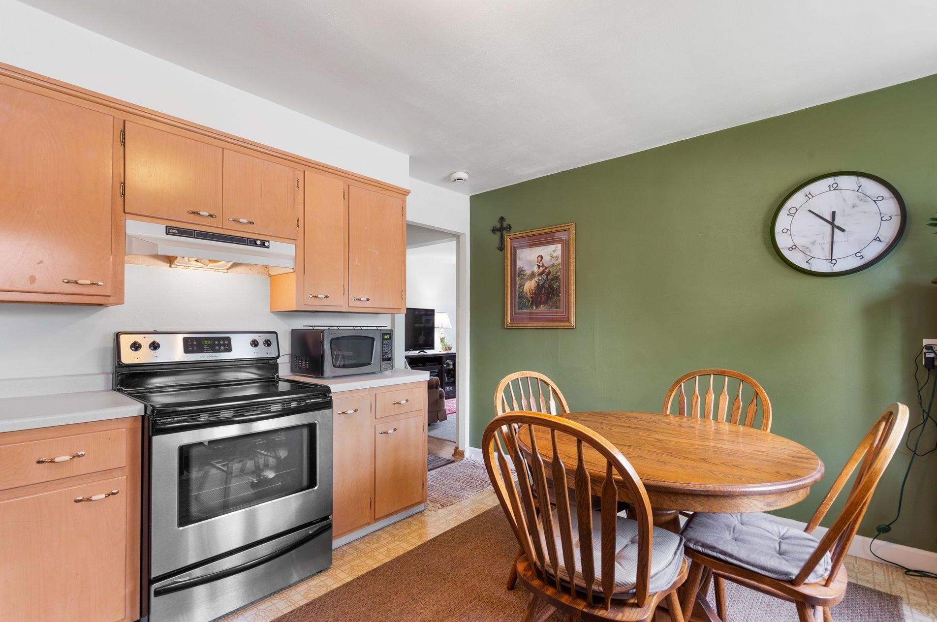 407 Sixth St, Hartford WI  53027-1309 exterior