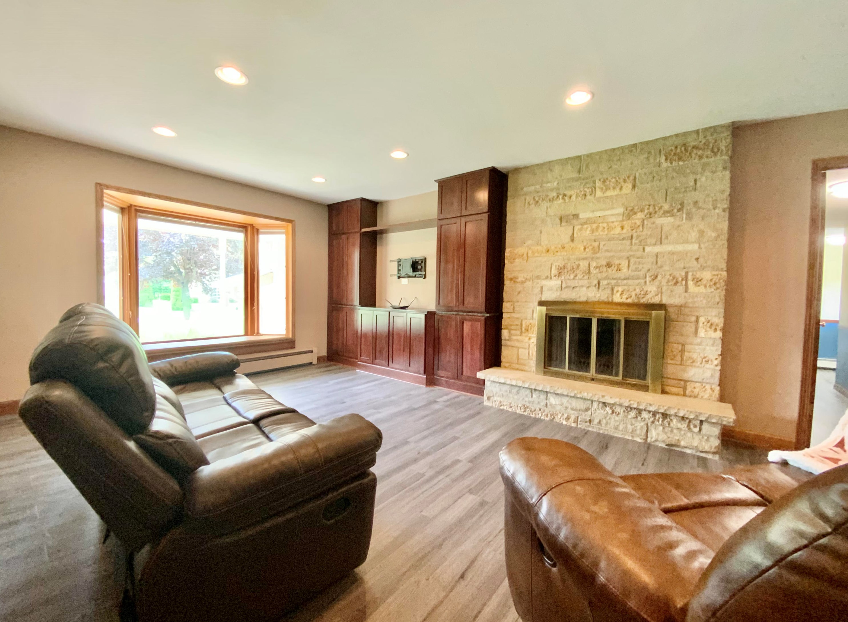 17720 Redvere Dr, Brookfield WI  53045-1322 exterior