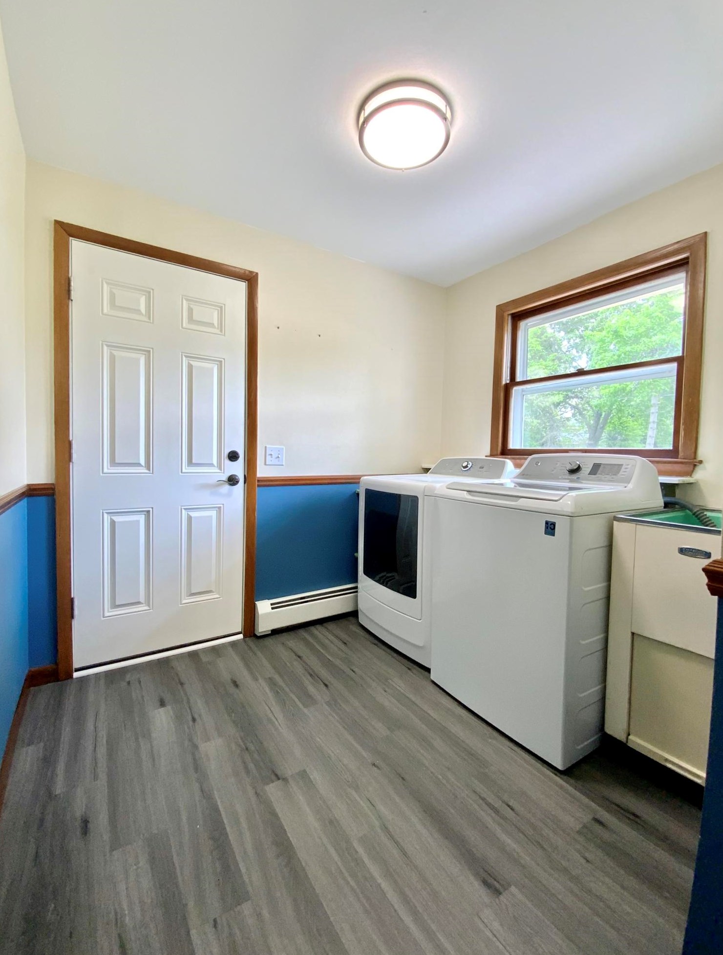 17720 Redvere Dr, Brookfield WI  53045-1322 exterior