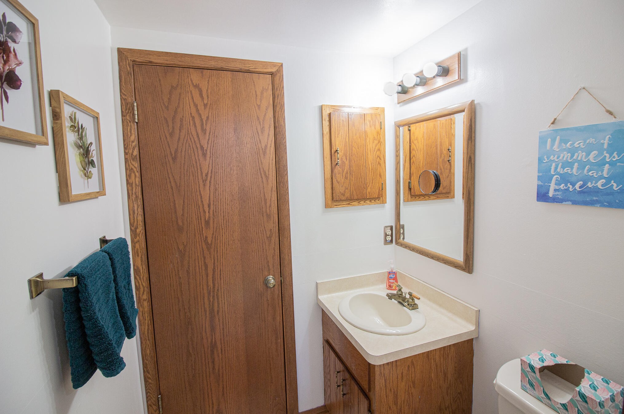 6441 Crabapple Ct, Oak Creek WI  53154-1086 exterior