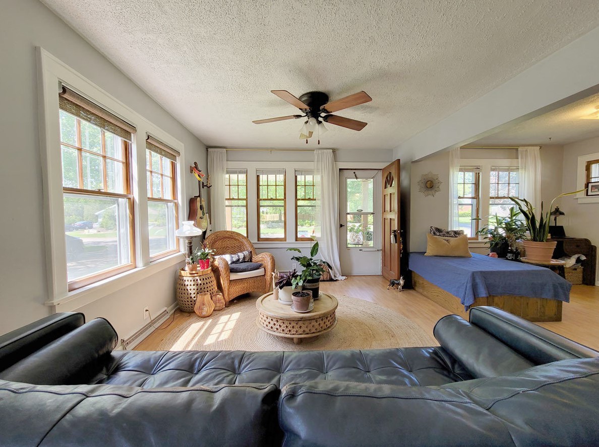 307 E Freistadt Rd, Thiensville, WI 53092