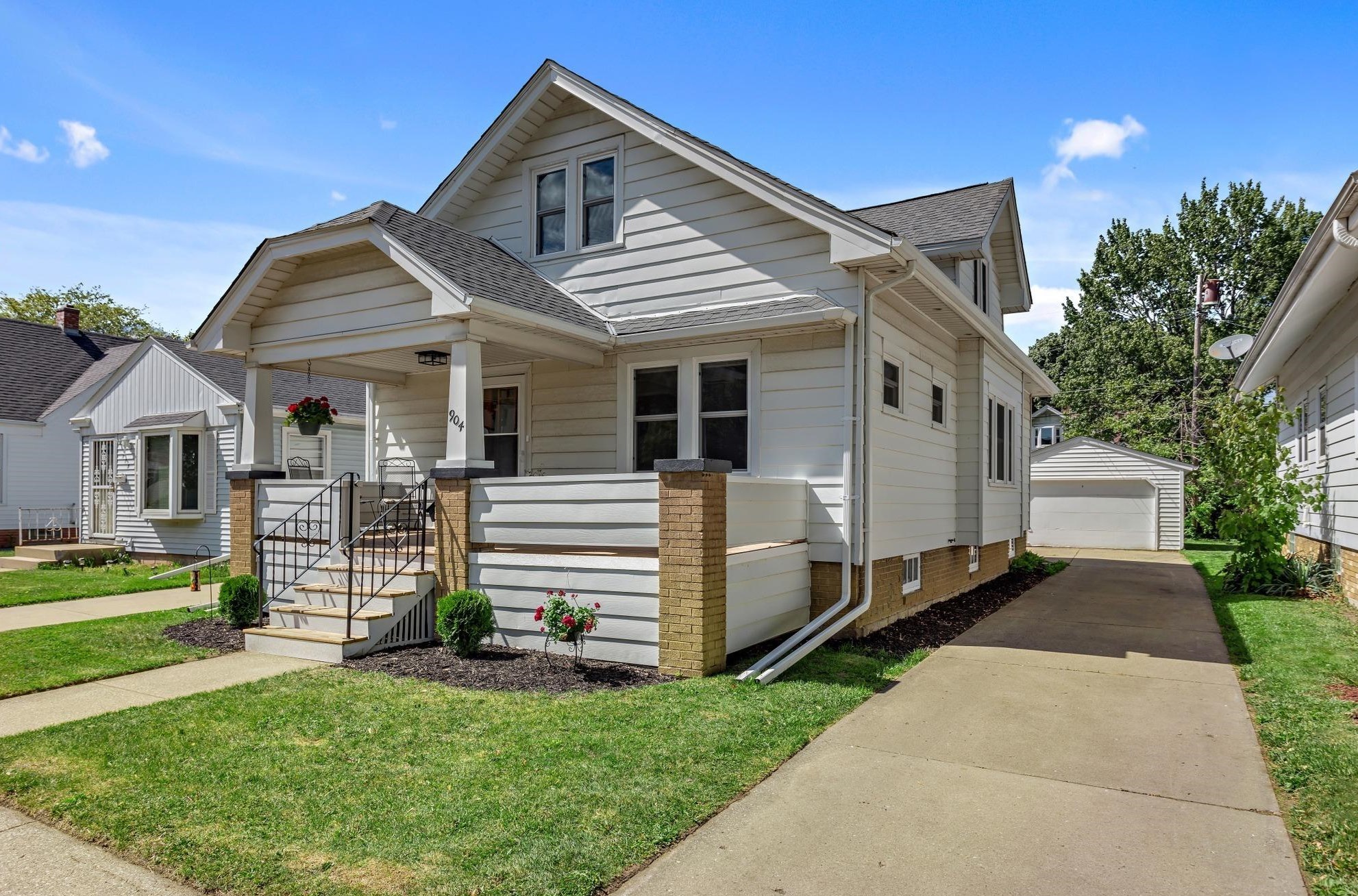 904 Romayne Ave, Racine WI  53402-4365 exterior