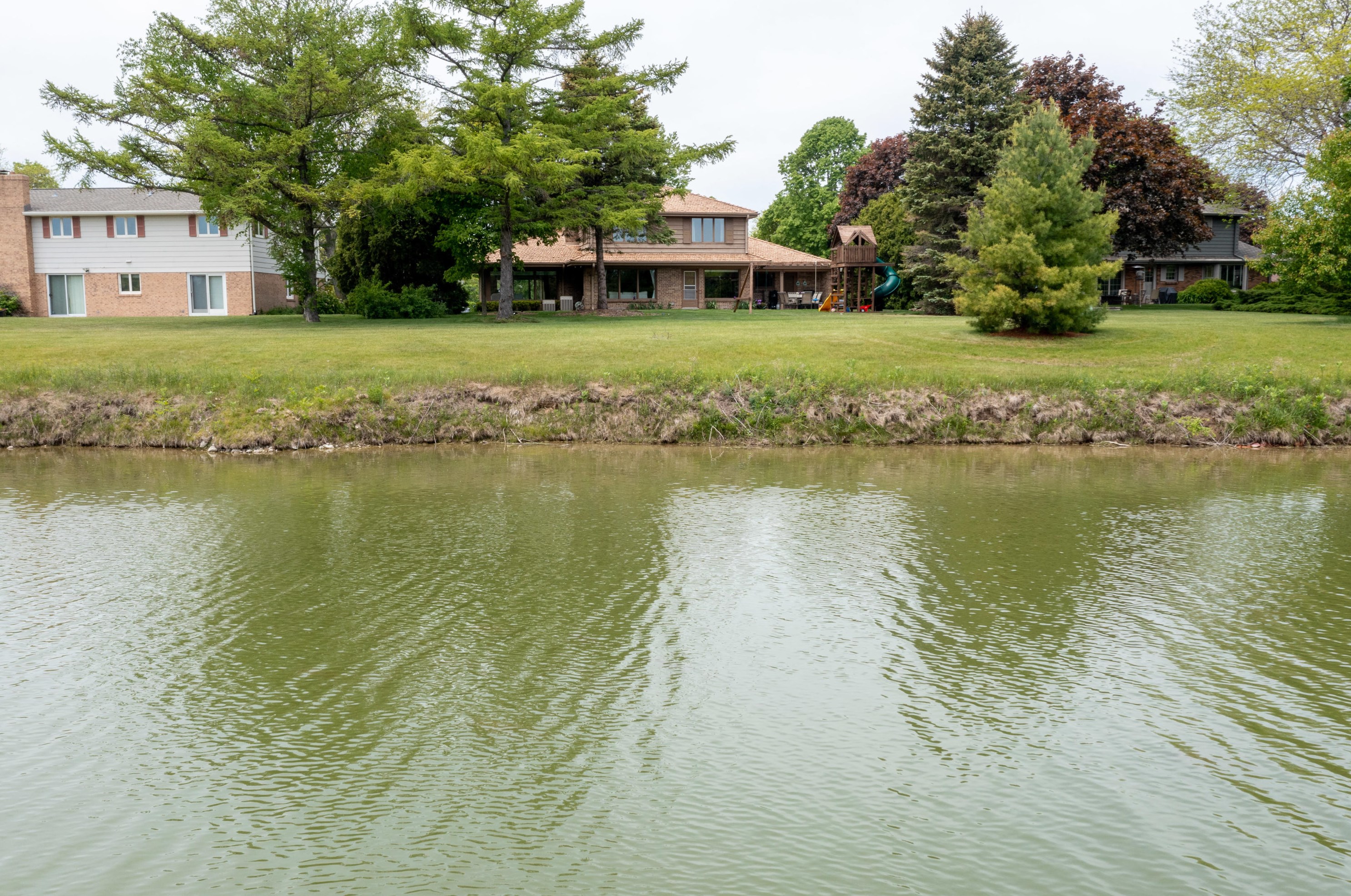 3 Shorewood Ct, Racine WI  53402-2619 exterior