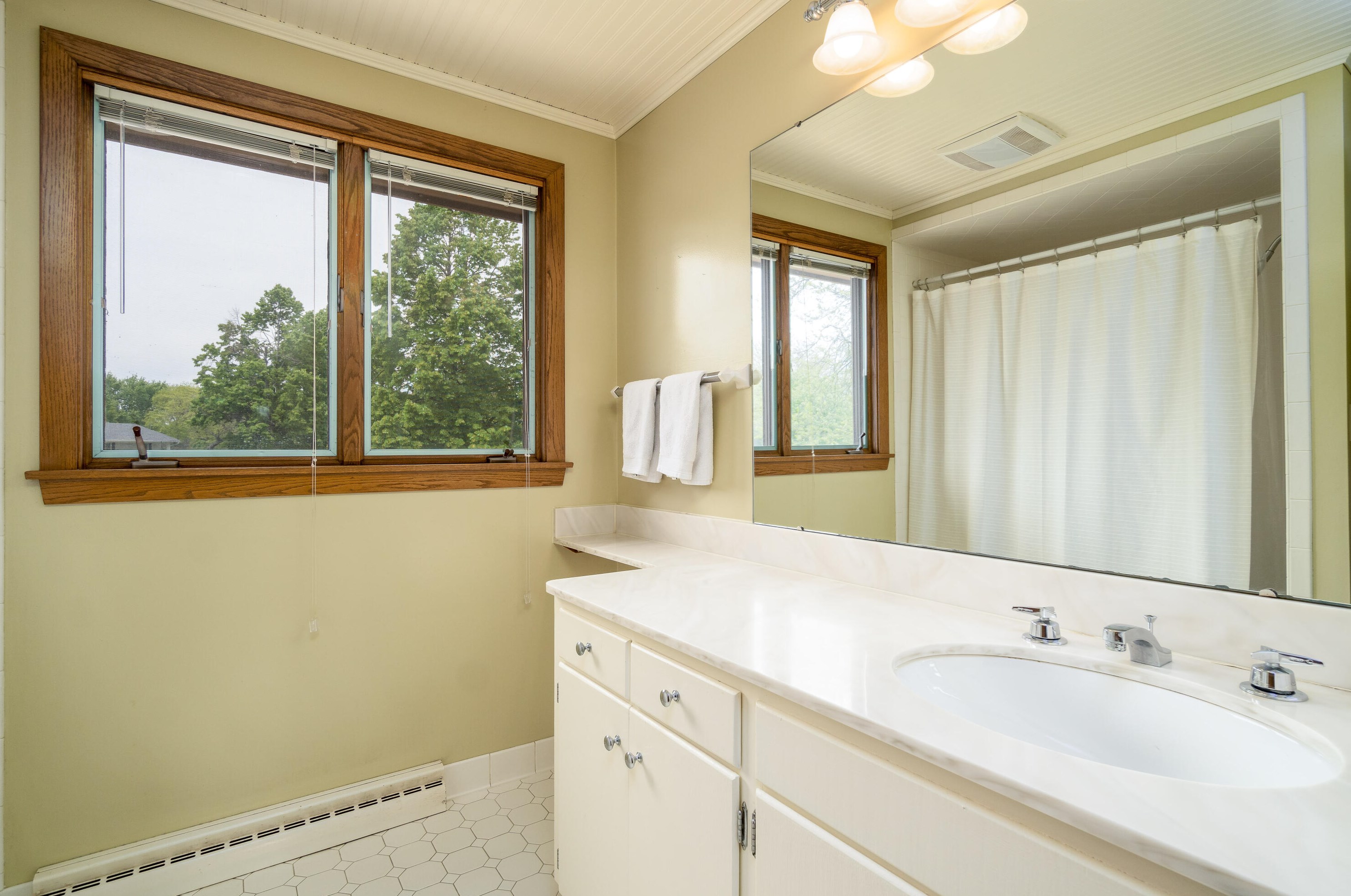 3 Shorewood Ct, Racine WI  53402-2619 exterior