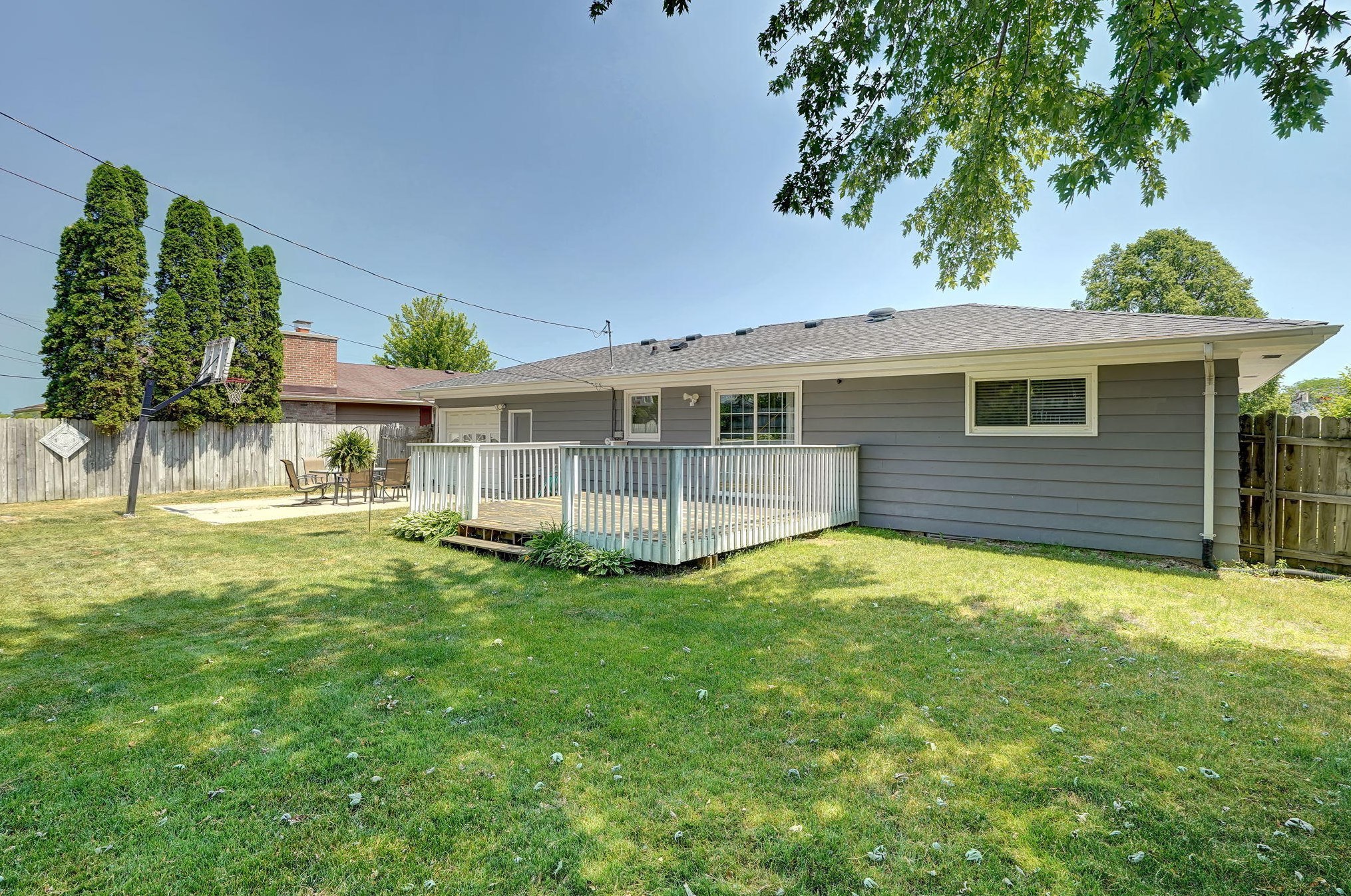610 Echo Ln, Racine WI  53406-4112 exterior