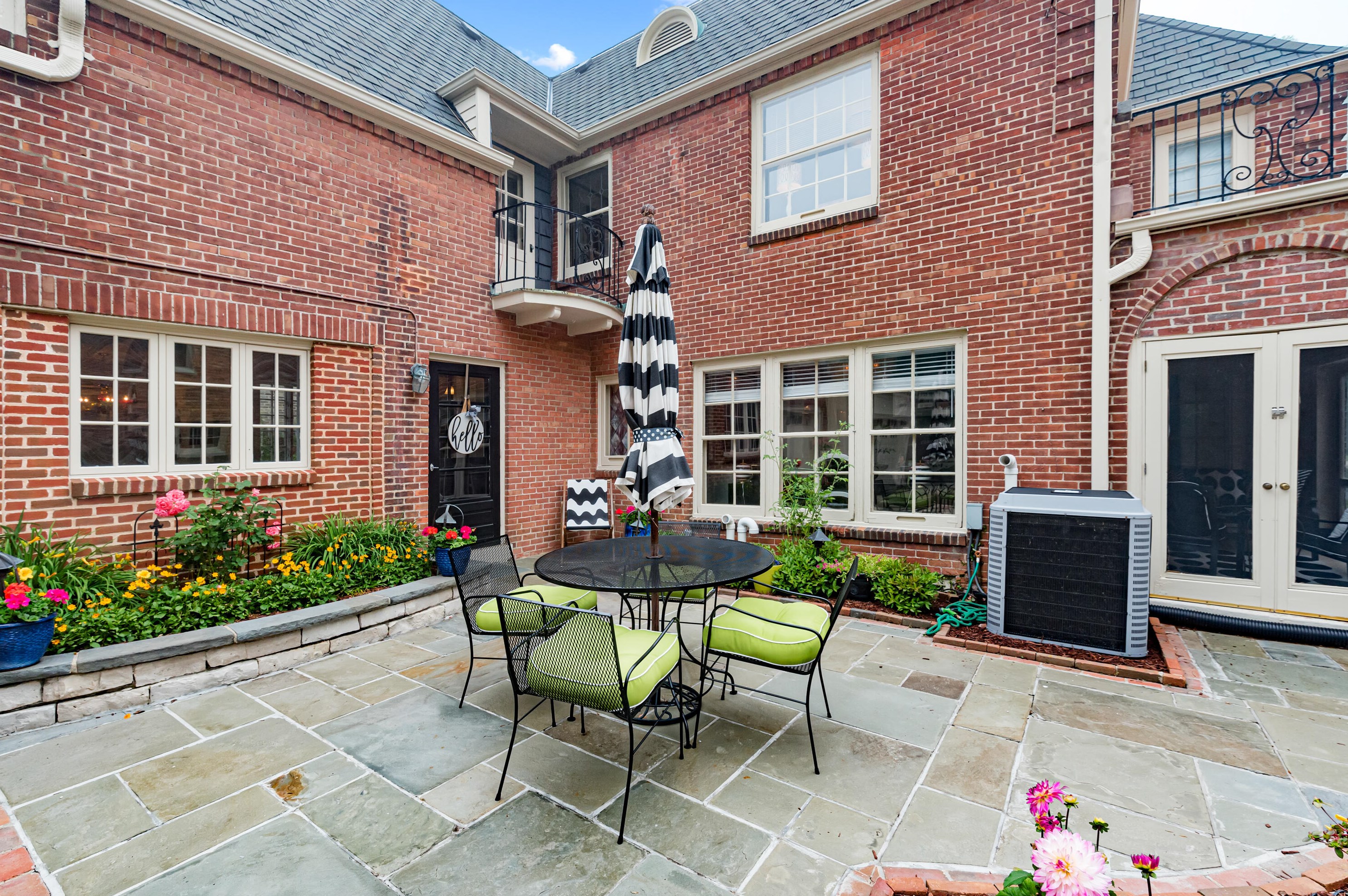 4749 Cramer St, Milwaukee WI 53211-1228 exterior