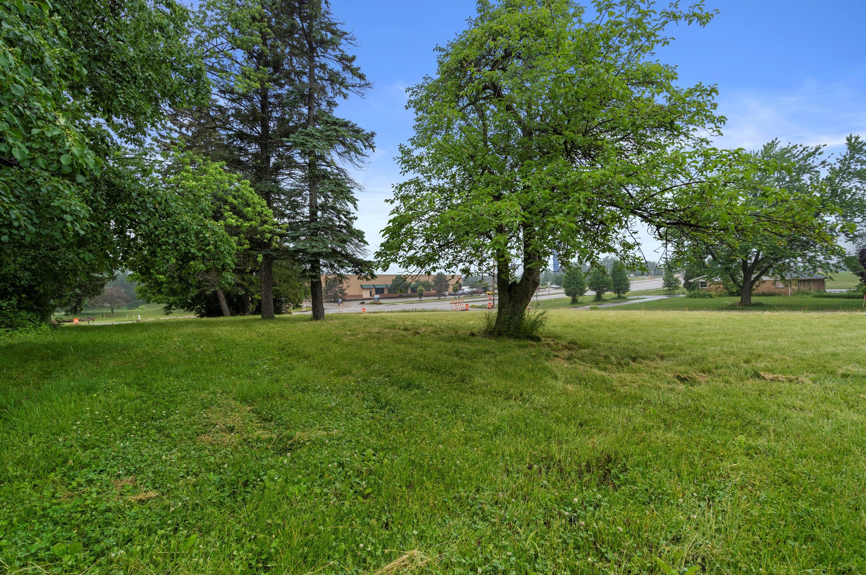 3840 Calhoun Rd, Brookfield WI  53005-2181 exterior