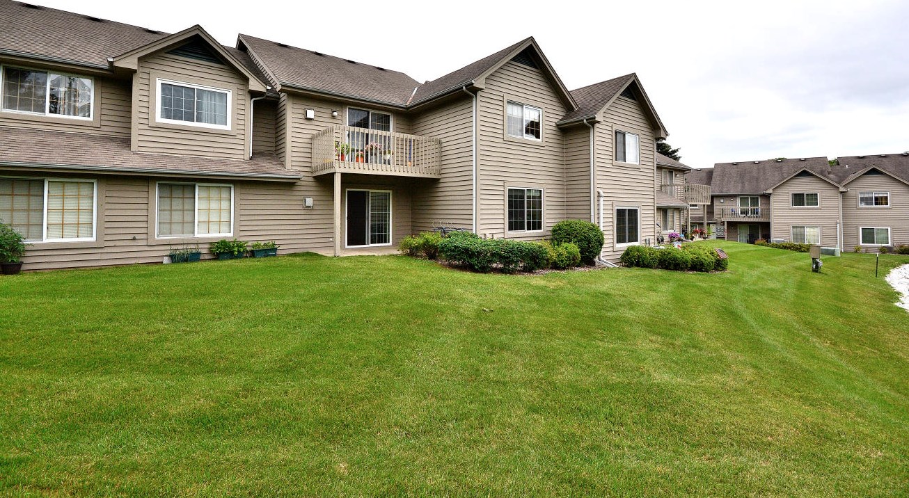 18695 Brookfield Lake Ct, Brookfield WI  53045-6181 exterior
