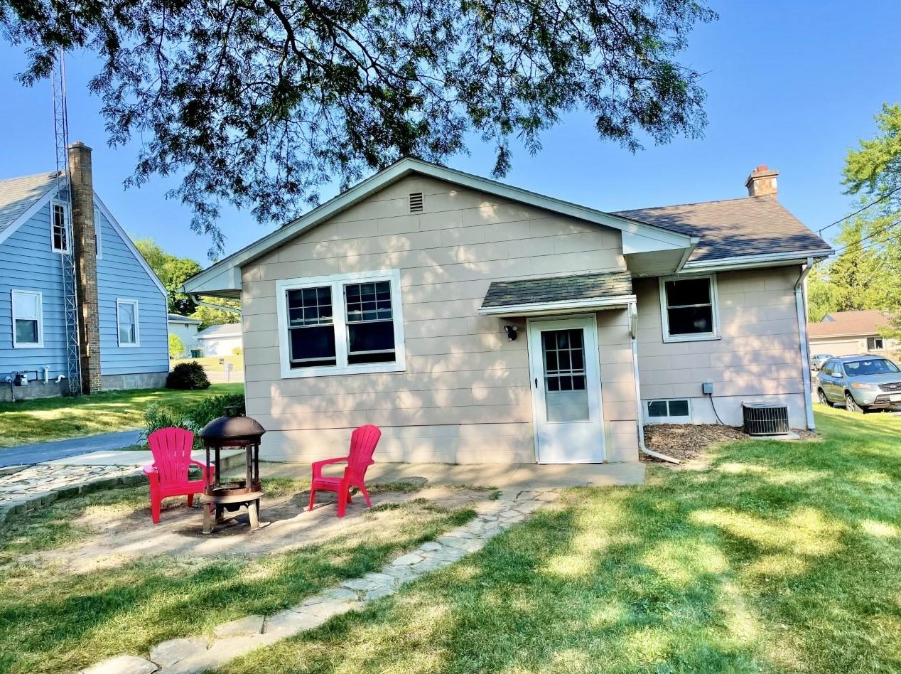 537 S 18th Ave, West Bend, WI 53095