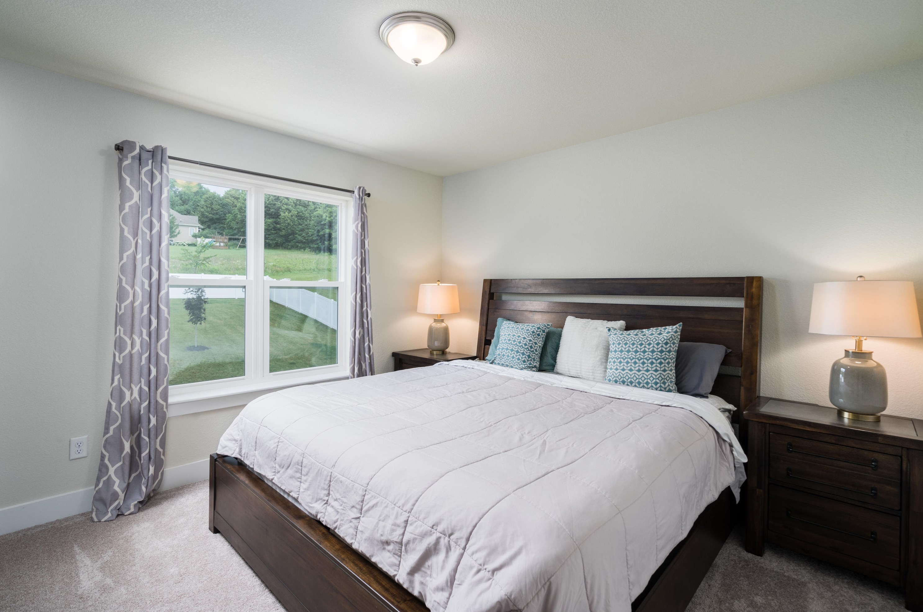 1933 Blackhawk Dr, Grafton WI  53024-2815 exterior