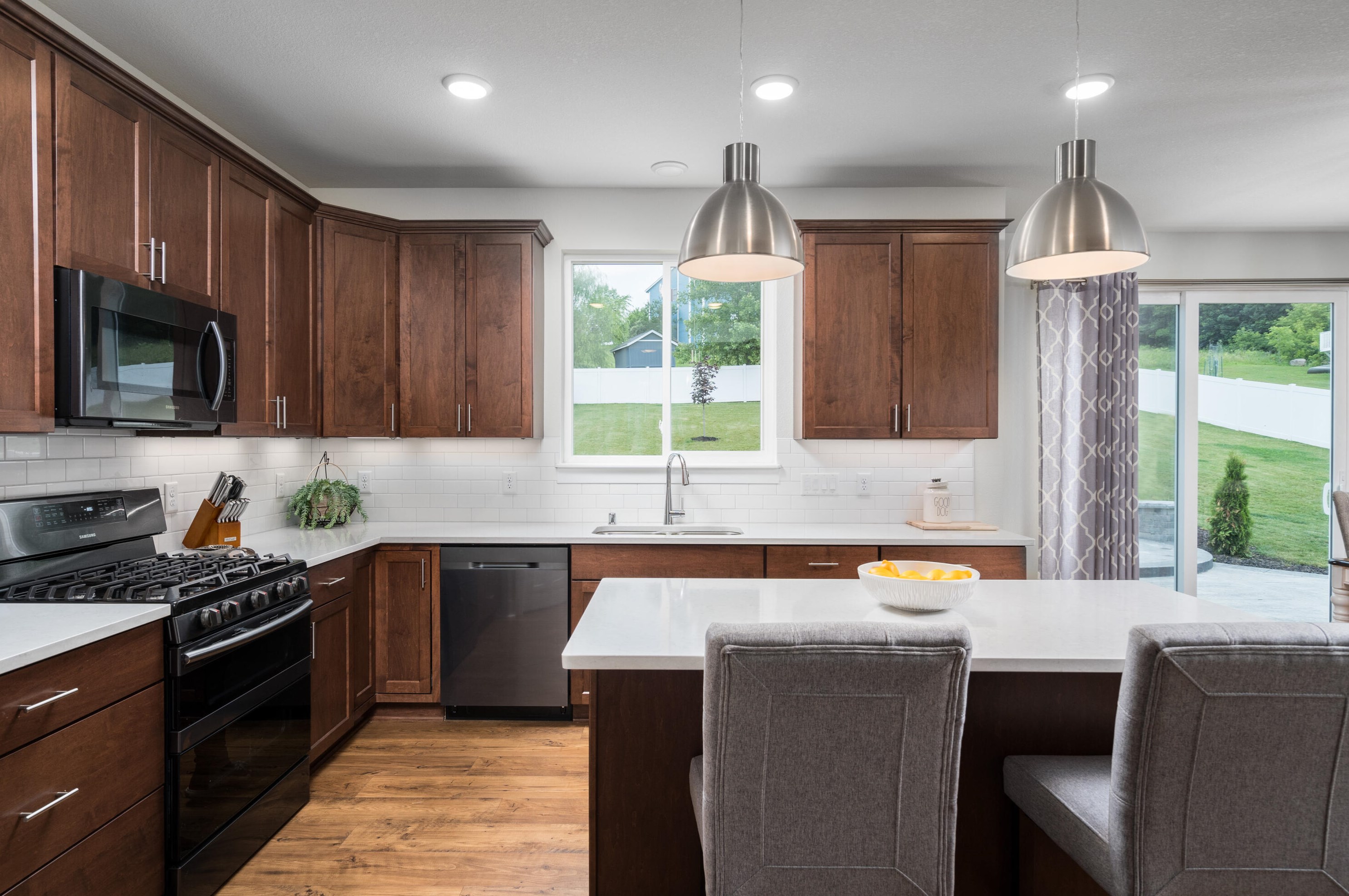 1933 Blackhawk Dr, Grafton WI  53024-2815 exterior