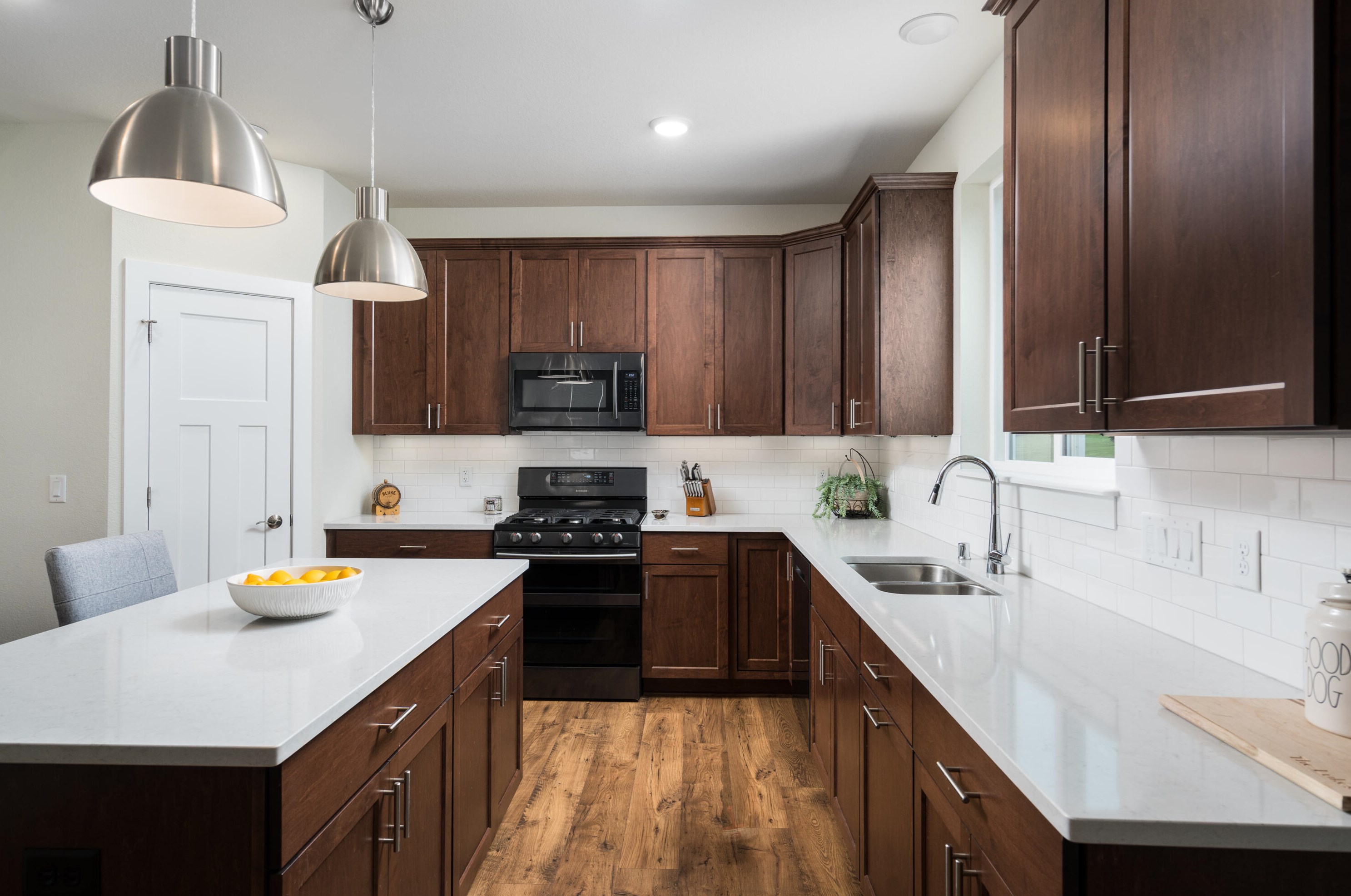1933 Blackhawk Dr, Grafton WI  53024-2815 exterior