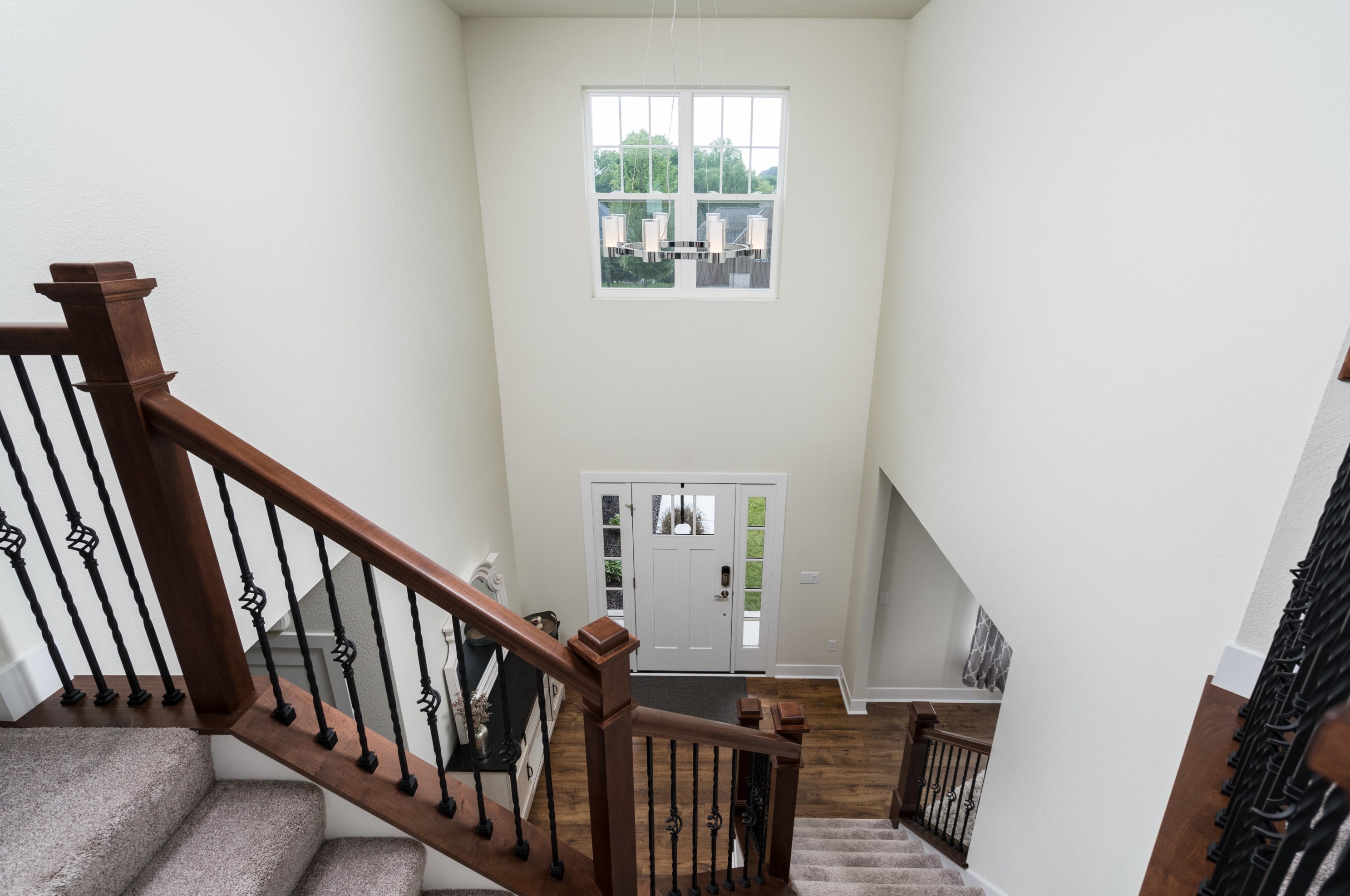 1933 Blackhawk Dr, Grafton WI  53024-2815 exterior
