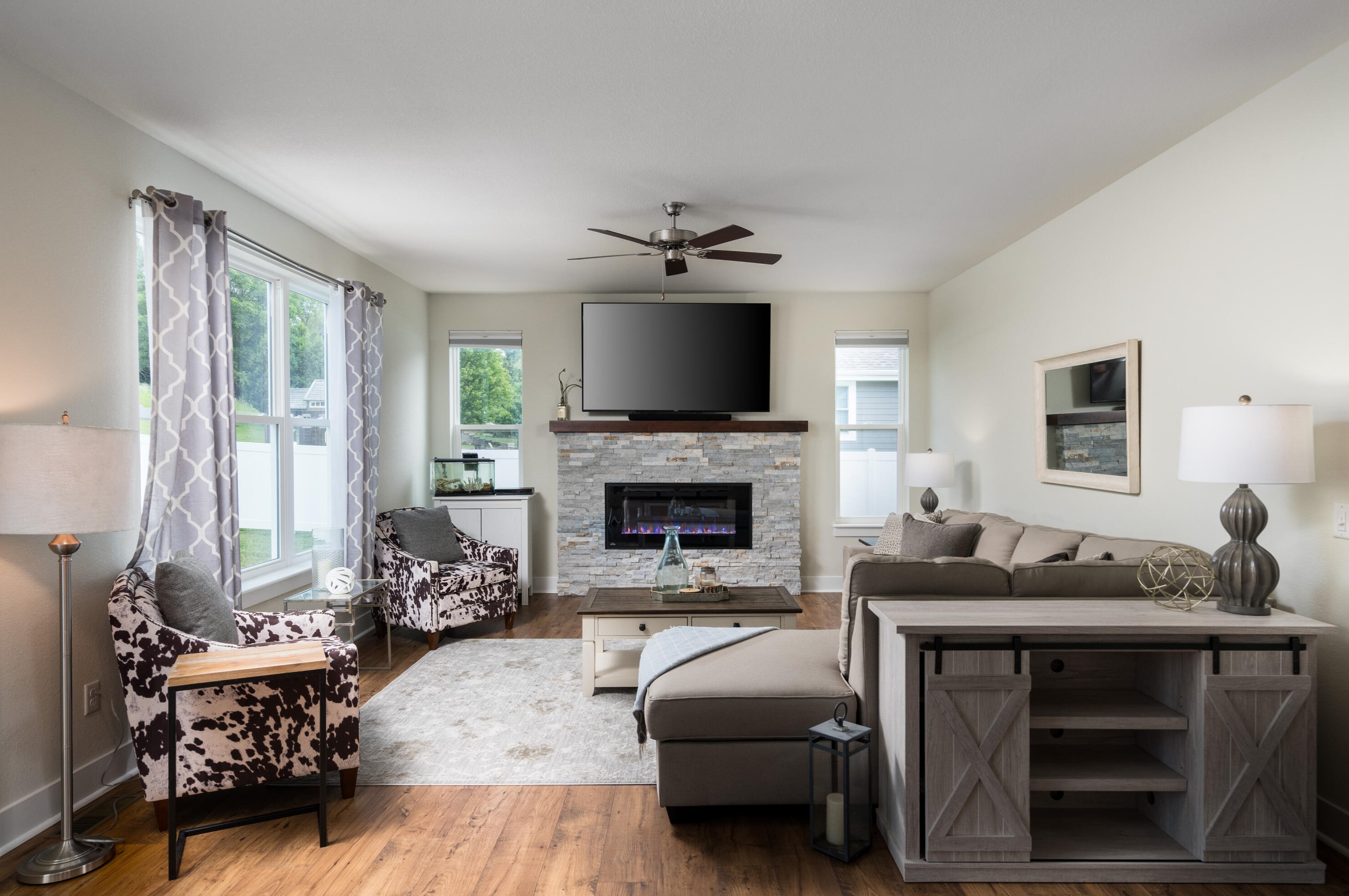 1933 Blackhawk Dr, Grafton WI  53024-2815 exterior