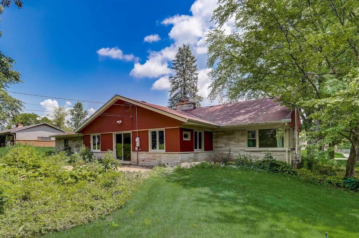 3925 169th St, Brookfield WI  53005-2149 exterior