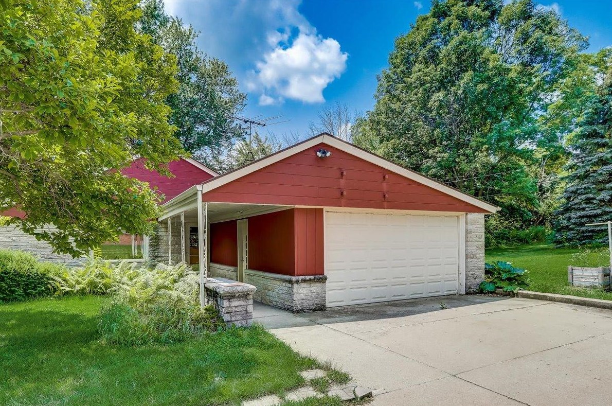3925 169th St, Brookfield WI  53005-2149 exterior