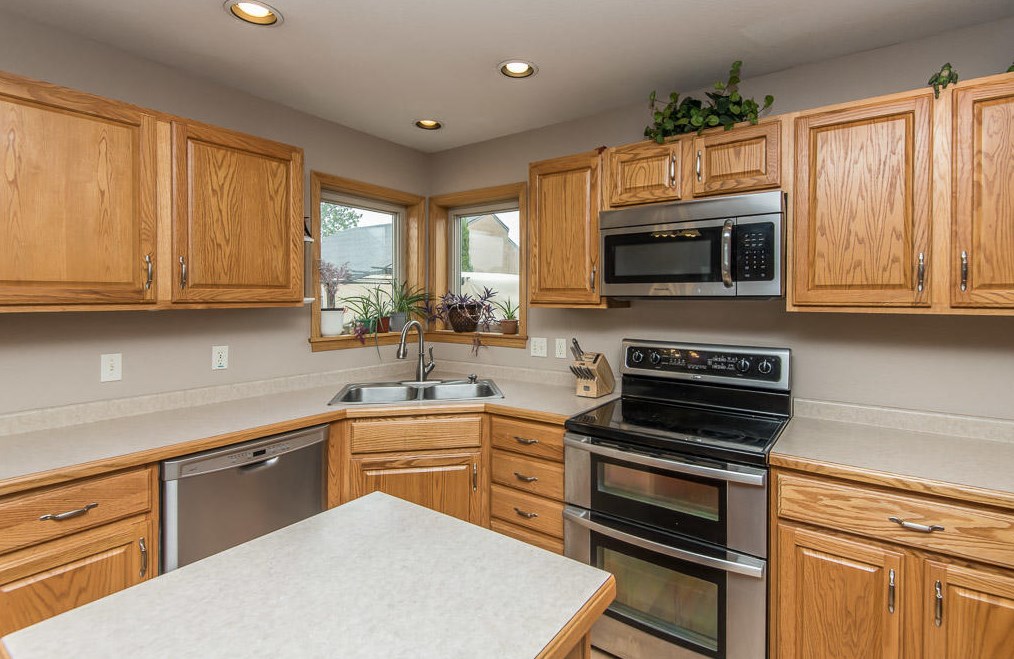 6210 Elaine Ave, Cudahy WI  53110-2919 exterior