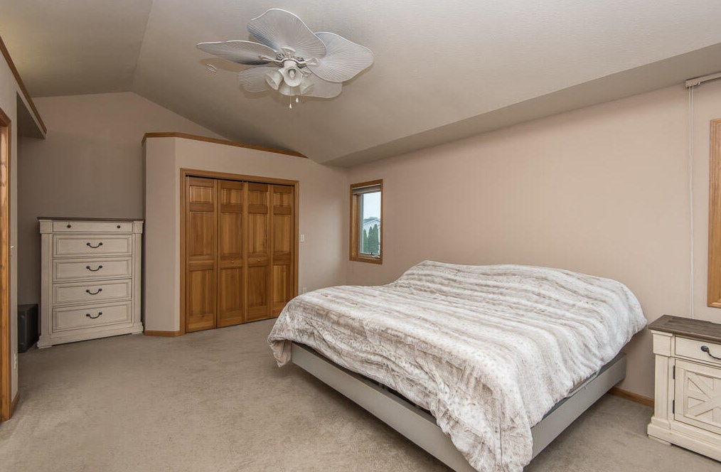6210 Elaine Ave, Cudahy WI  53110-2919 exterior