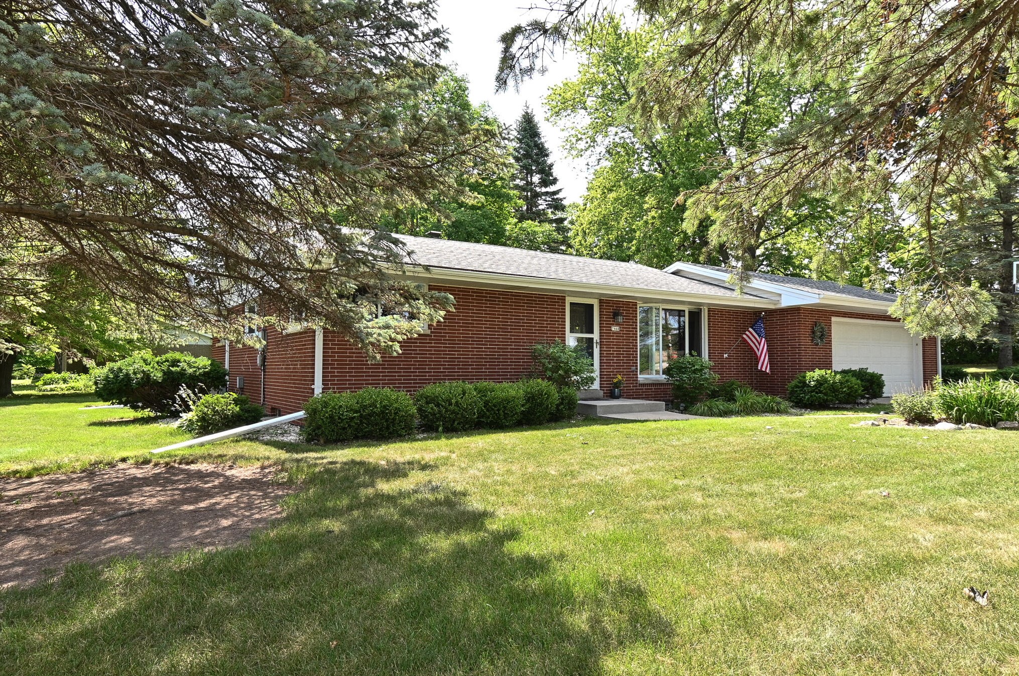 7460 49th St, Hales Corners WI  53132-9443 exterior