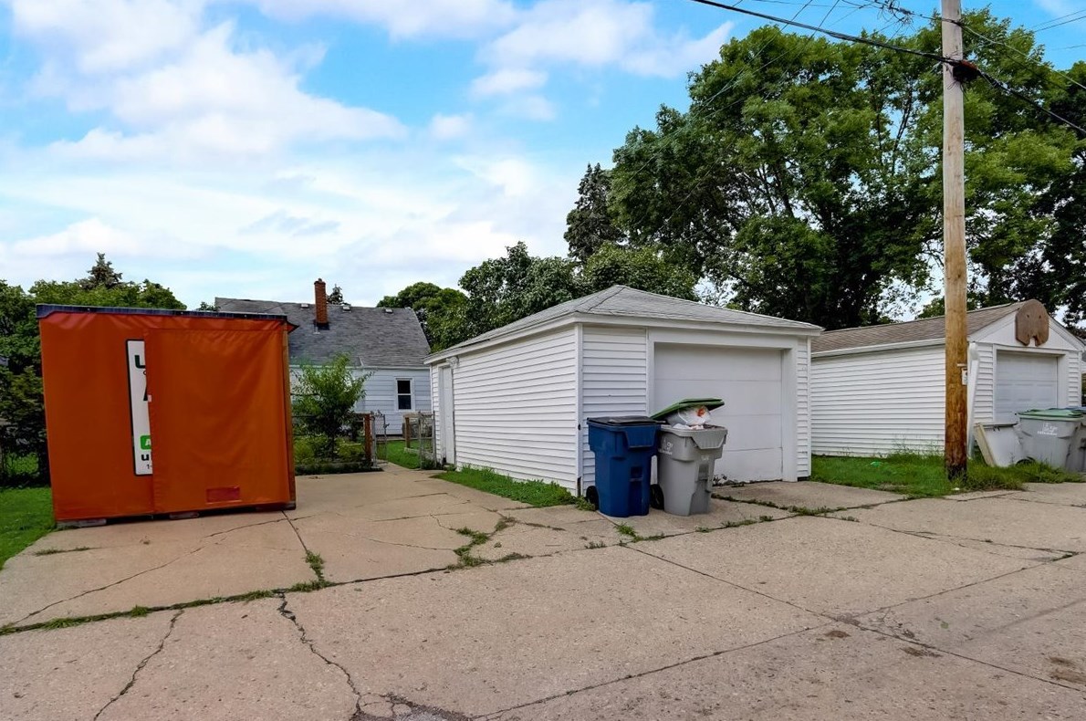 3172 80th St, Milwaukee WI  53219-3501 exterior