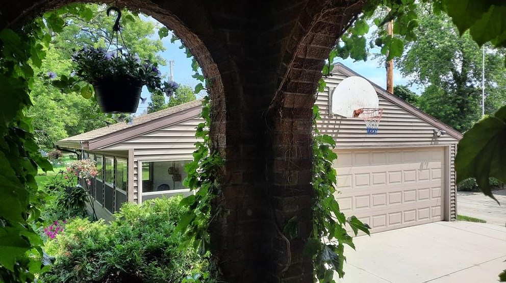 2419 9th St, Sheboygan WI  53083-4906 exterior