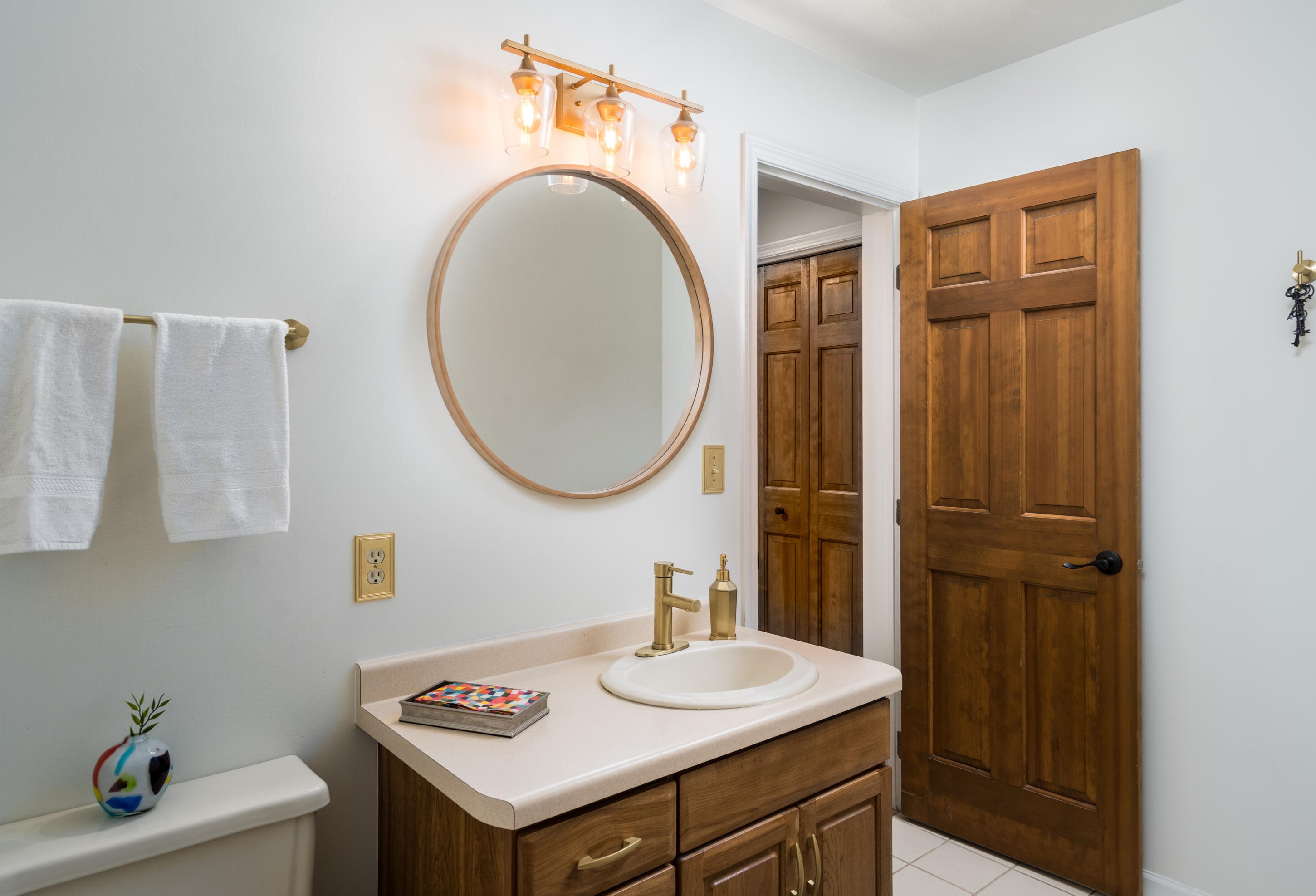940 Satinwood Ct, Brookfield WI  53005-6852 exterior