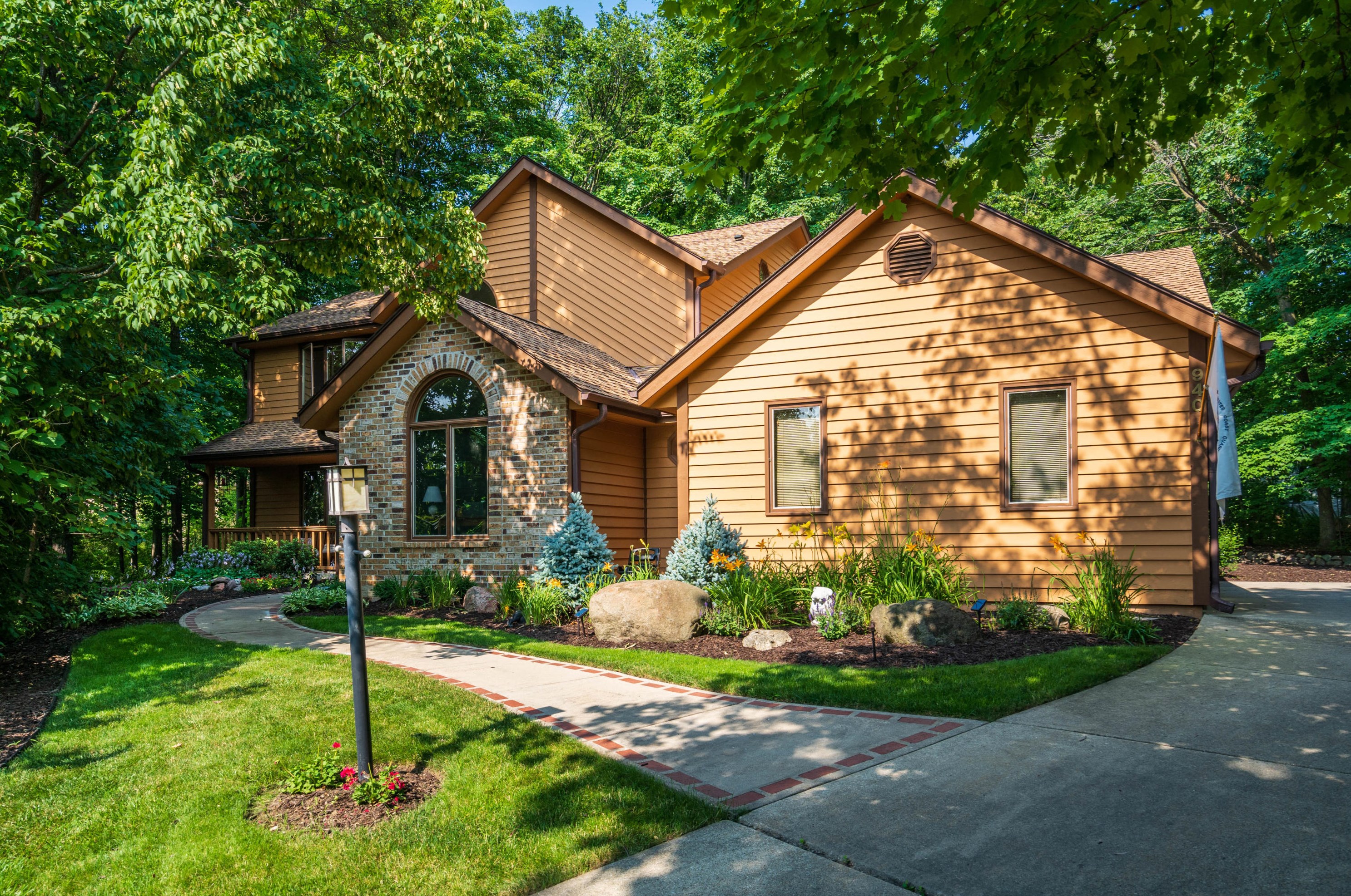 940 Satinwood Ct, Brookfield WI  53005-6852 exterior