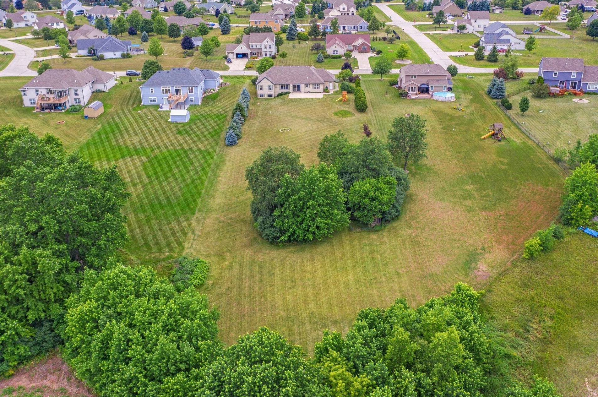 812 Andover Dr, Eagle WI  53119-2274 exterior