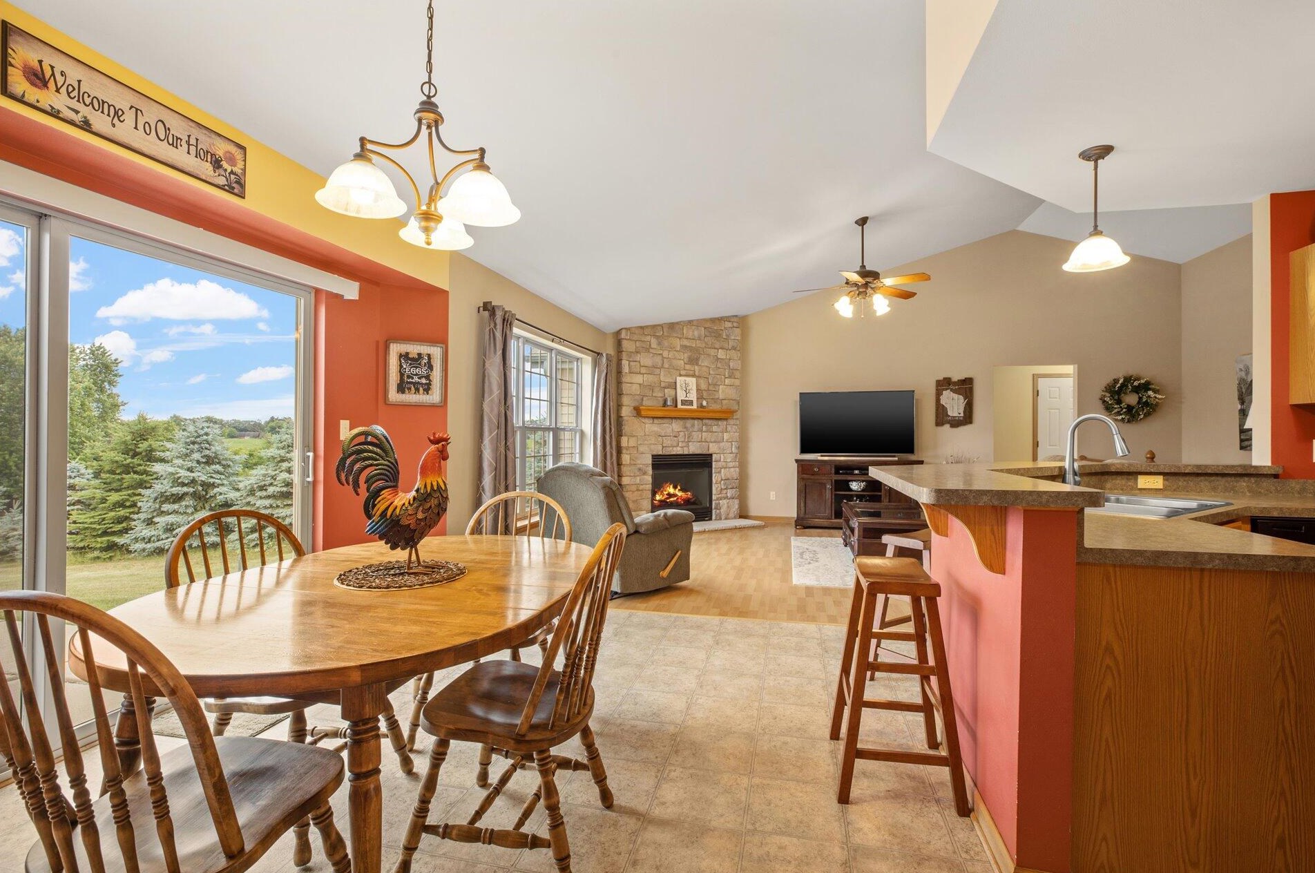 812 Andover Dr, Eagle WI  53119-2274 exterior