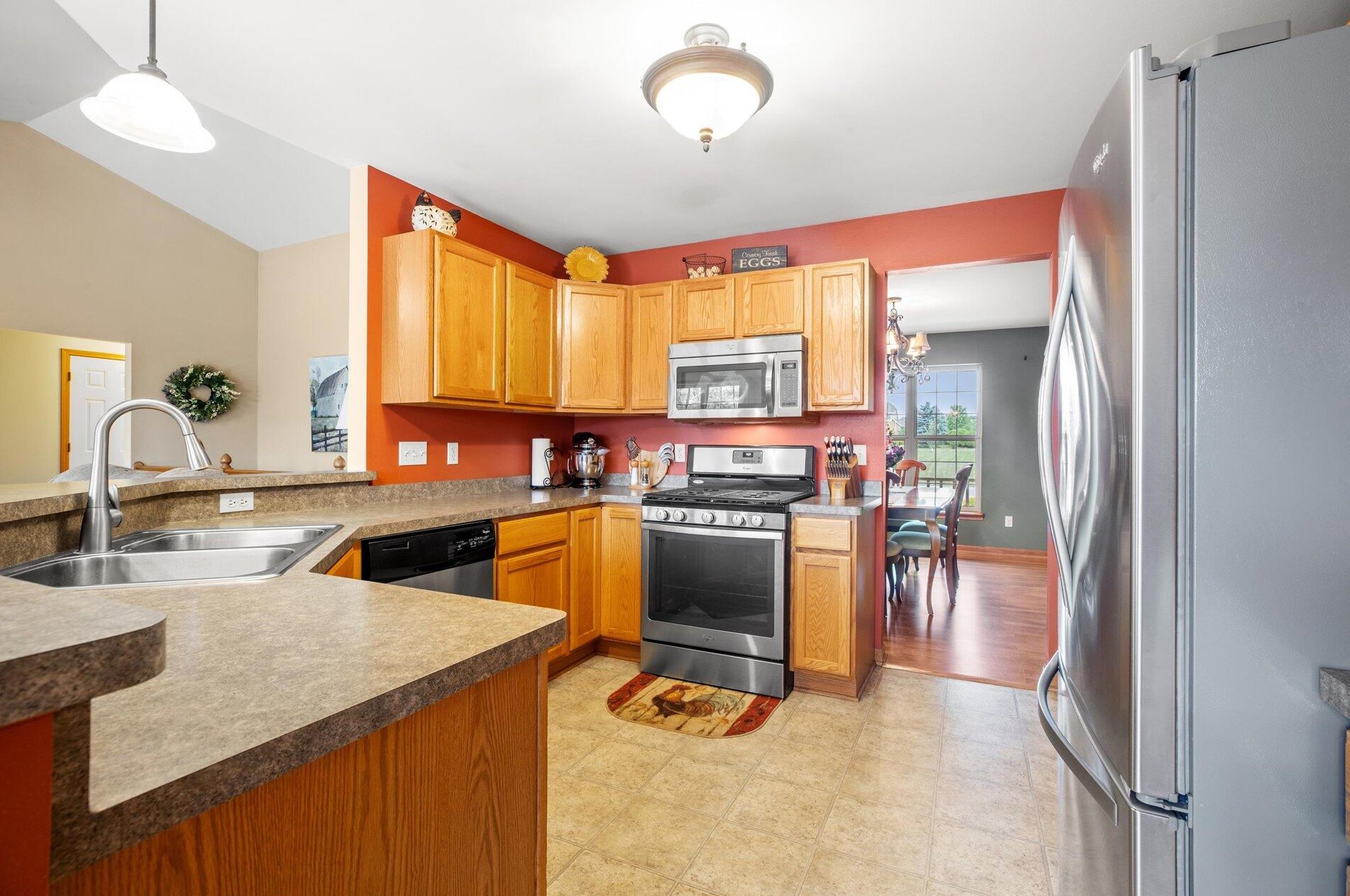 812 Andover Dr, Eagle WI  53119-2274 exterior